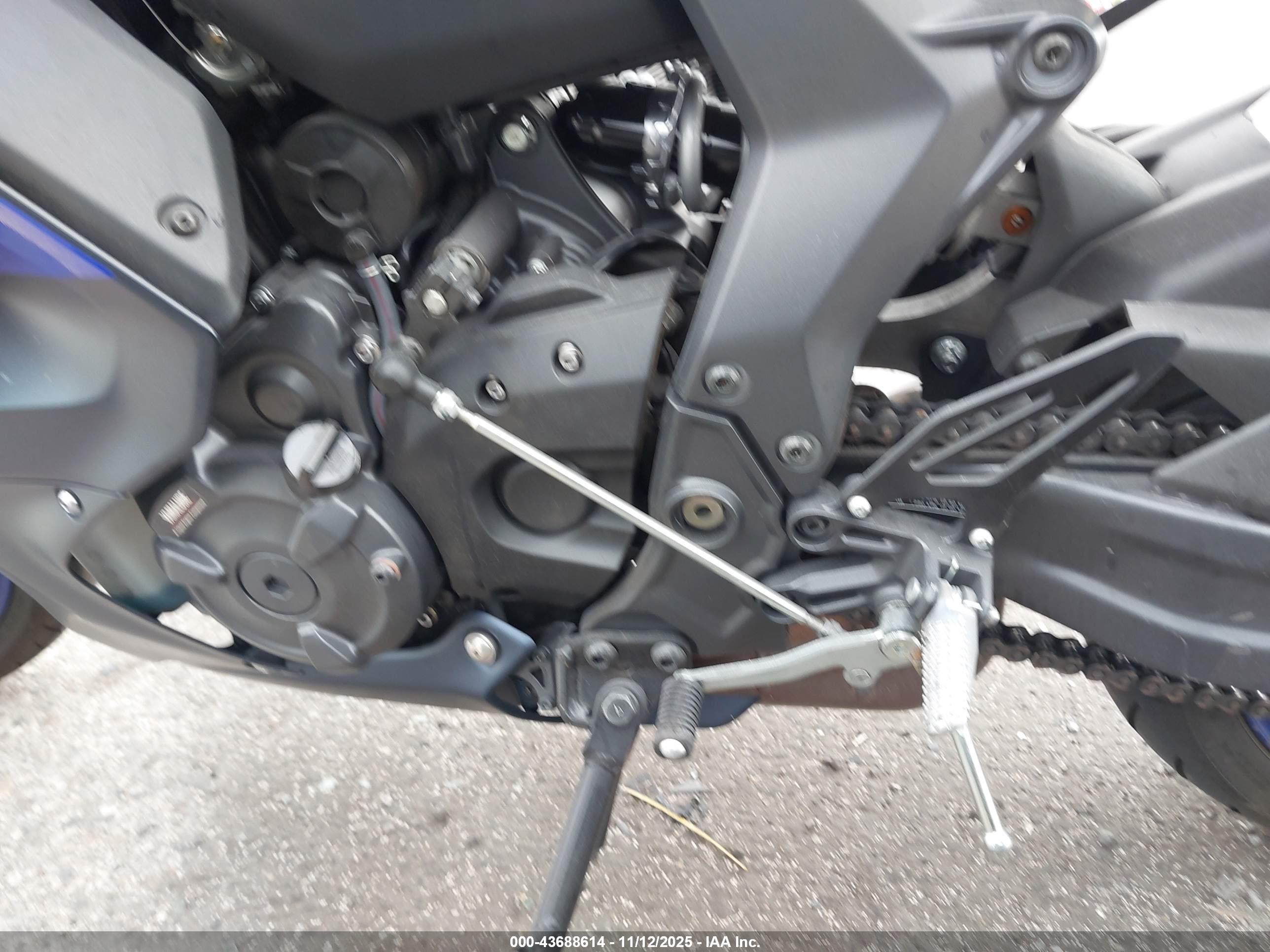 YAMAHA YZFR7 image 9
