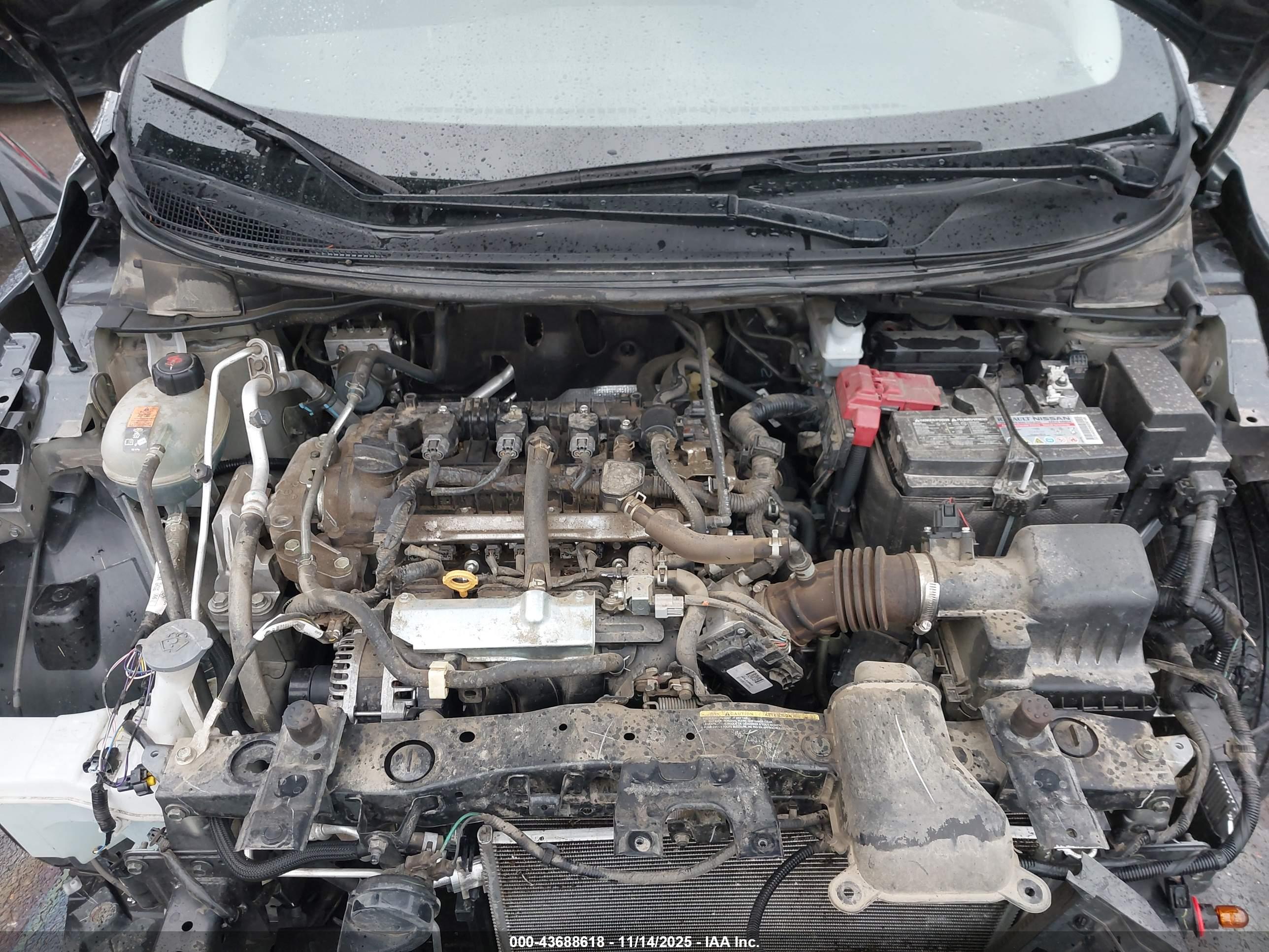 NISSAN VERSA image 10