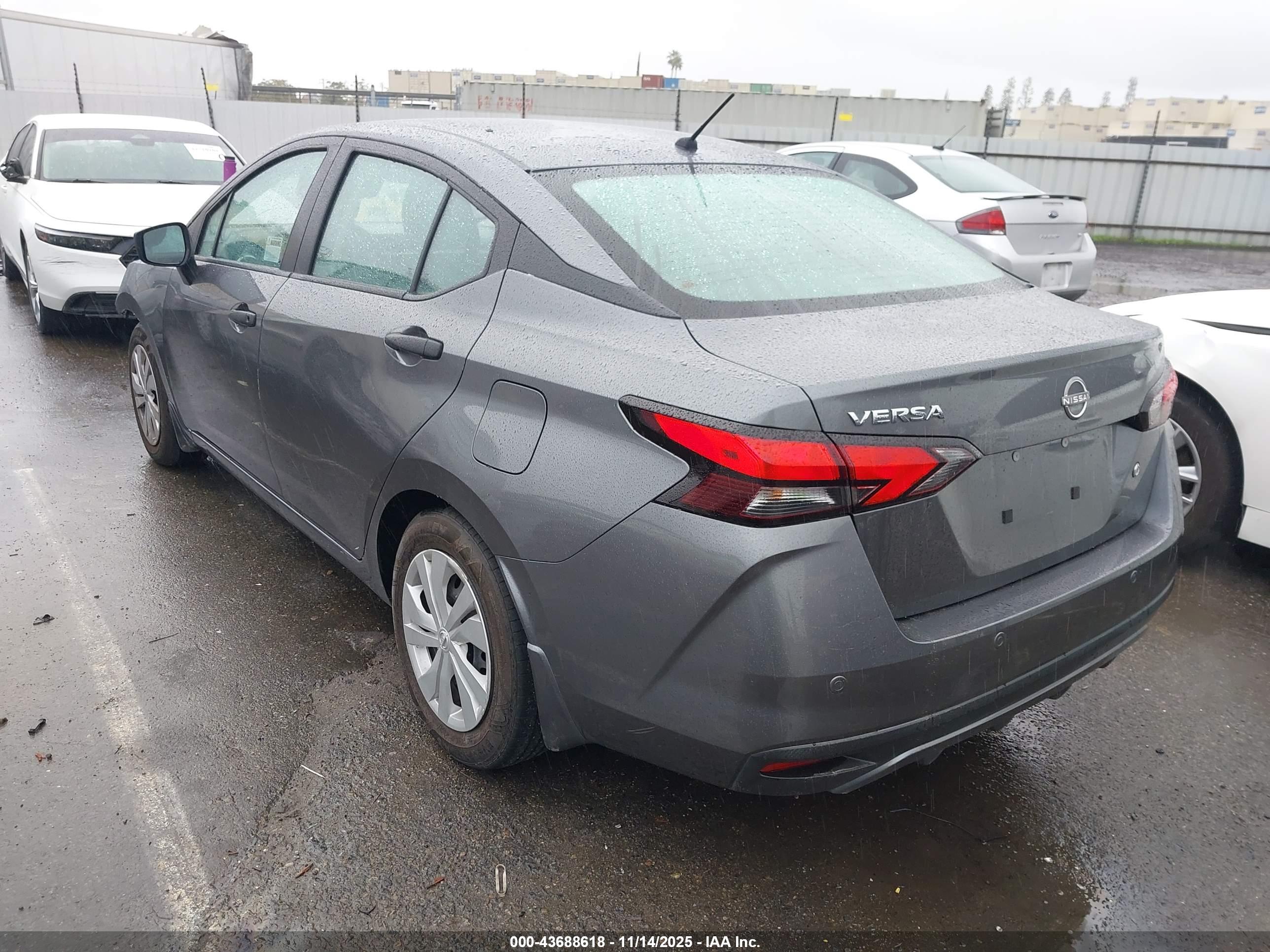 NISSAN VERSA image 3