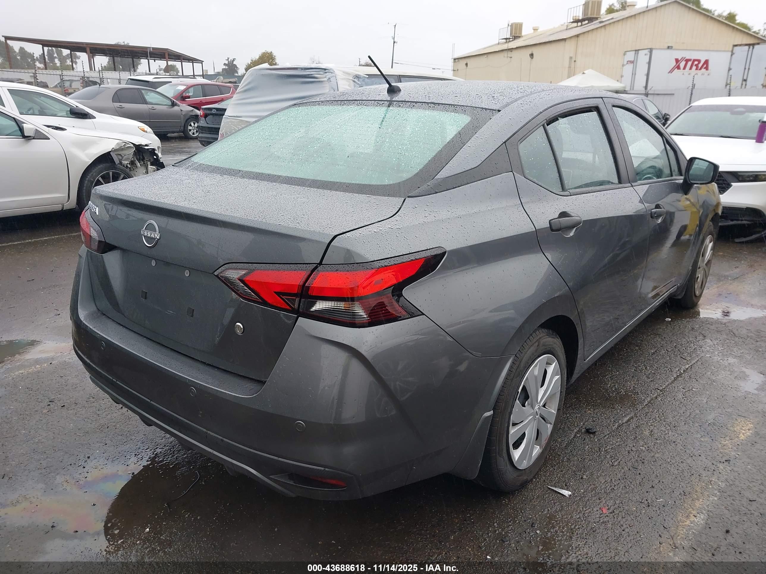 NISSAN VERSA image 4