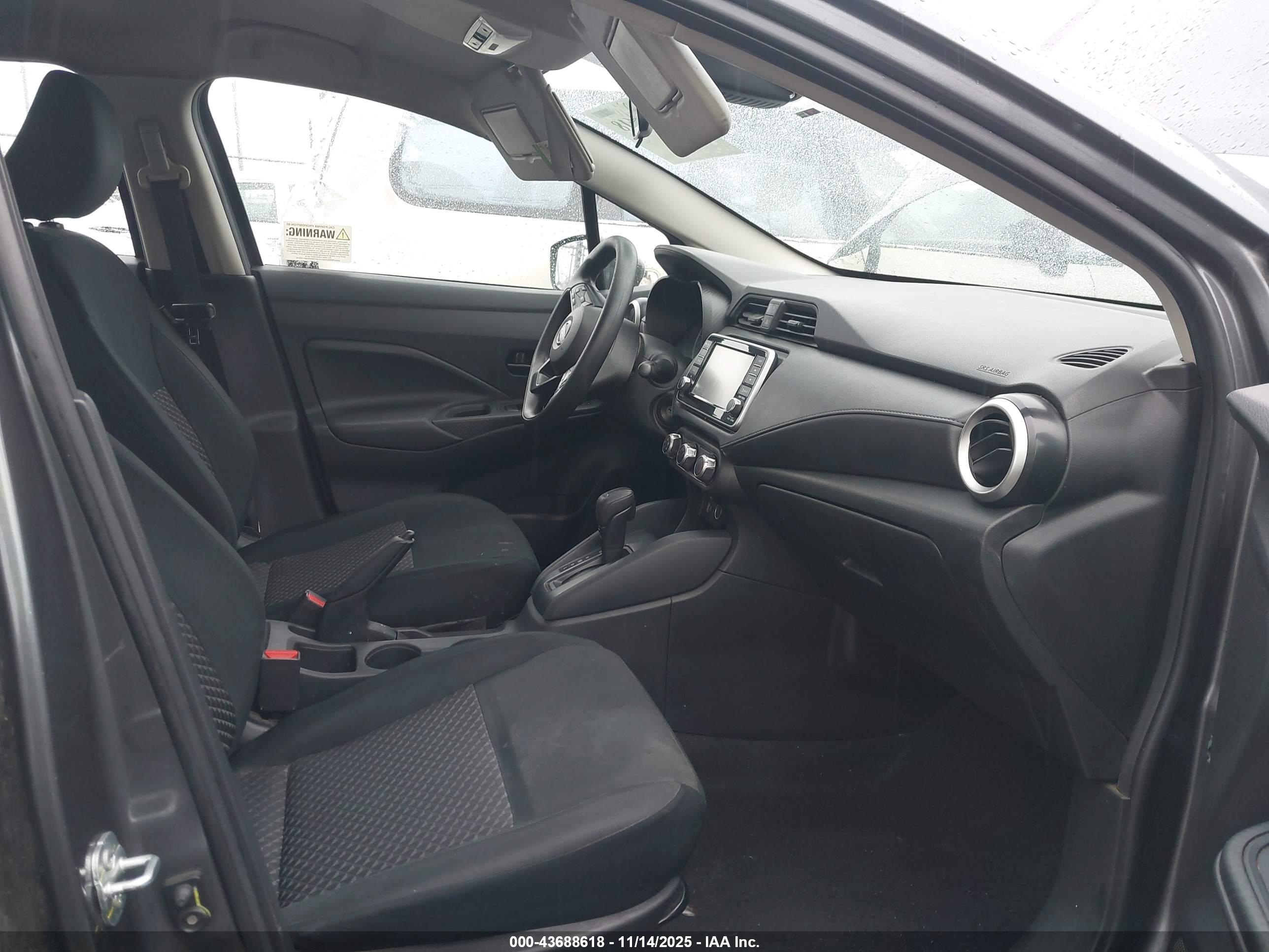 NISSAN VERSA image 5