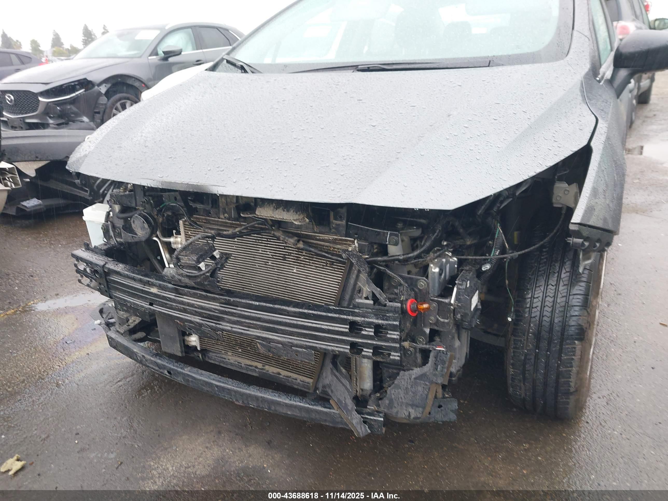 NISSAN VERSA image 6