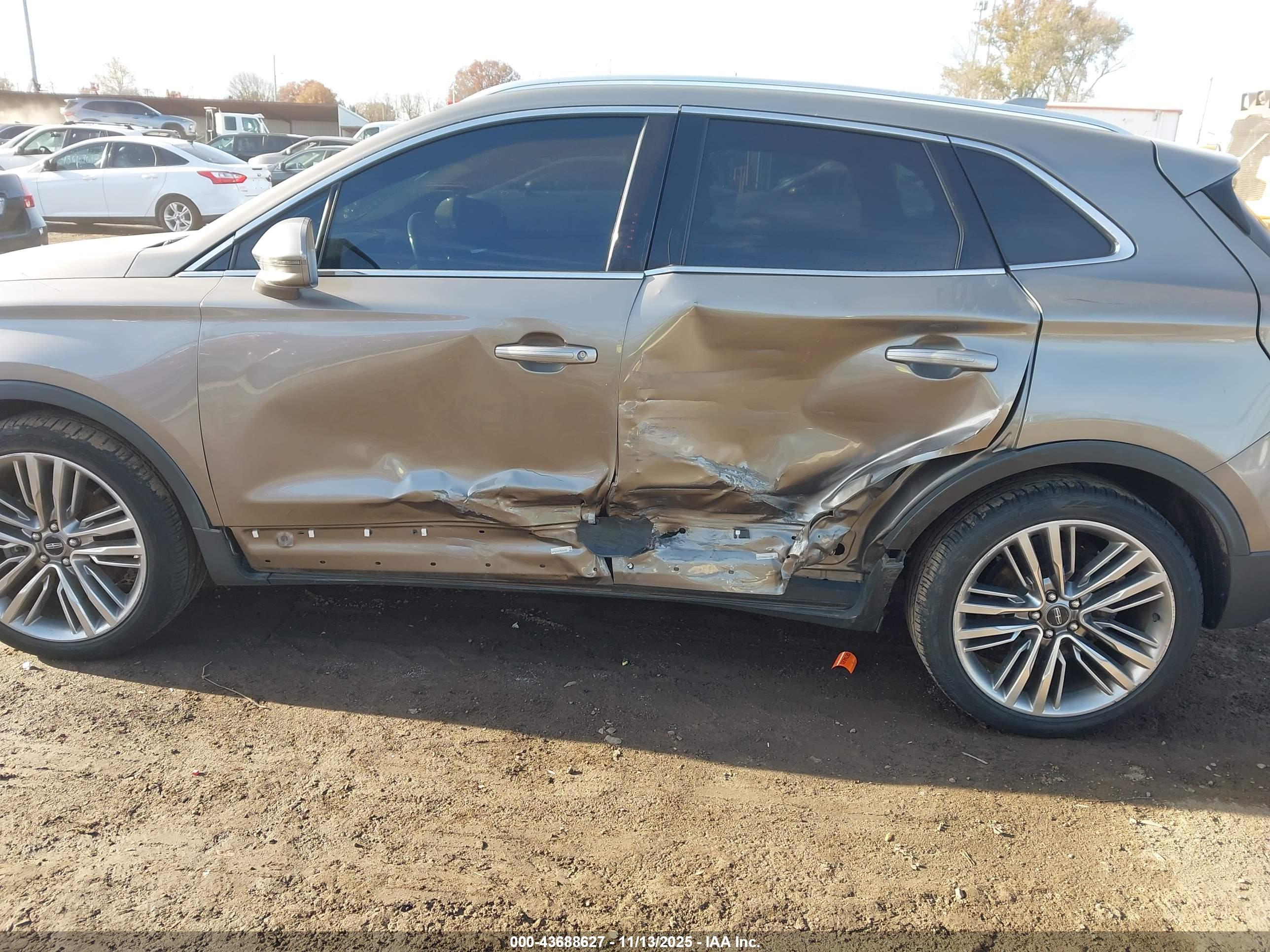 LINCOLN MKC image 6