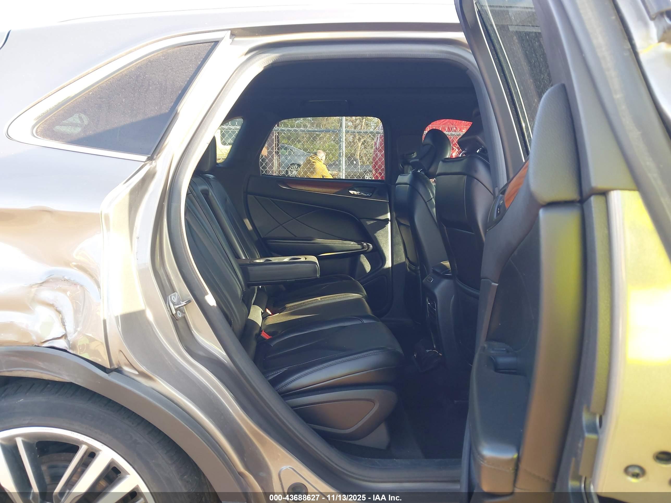 LINCOLN MKC image 8