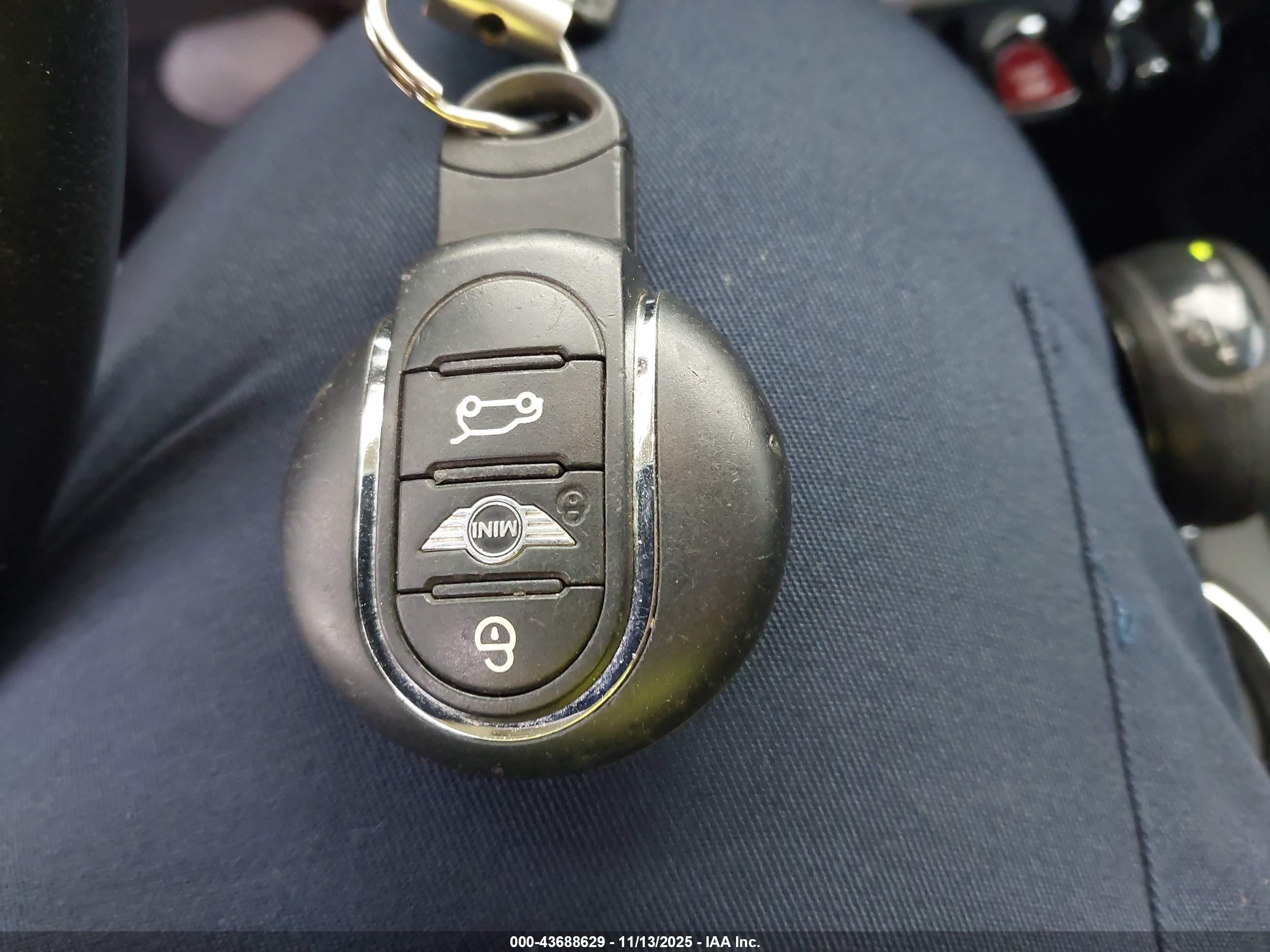 MINI COUNTRYMAN image 11