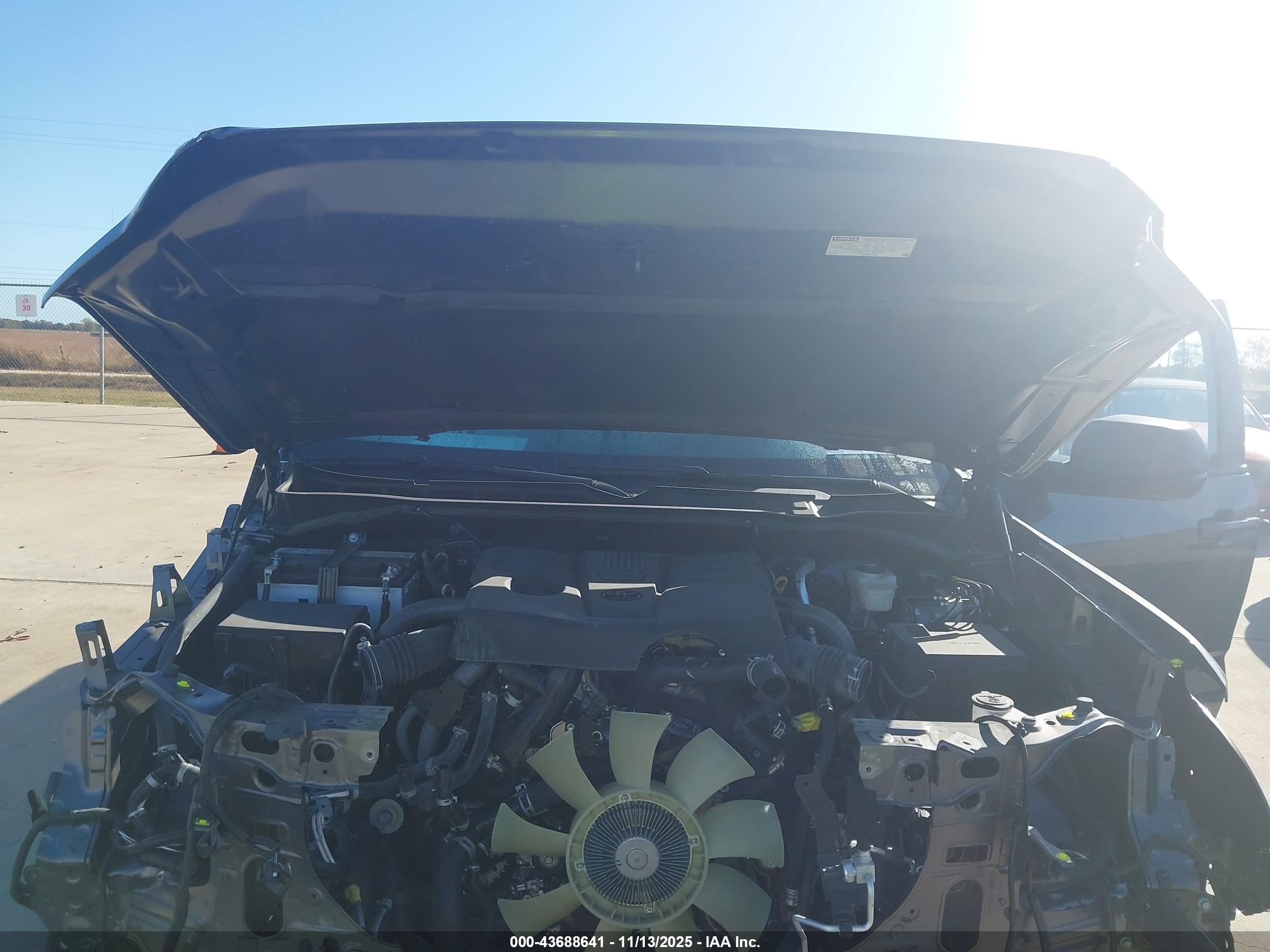 TOYOTA TUNDRA image 10