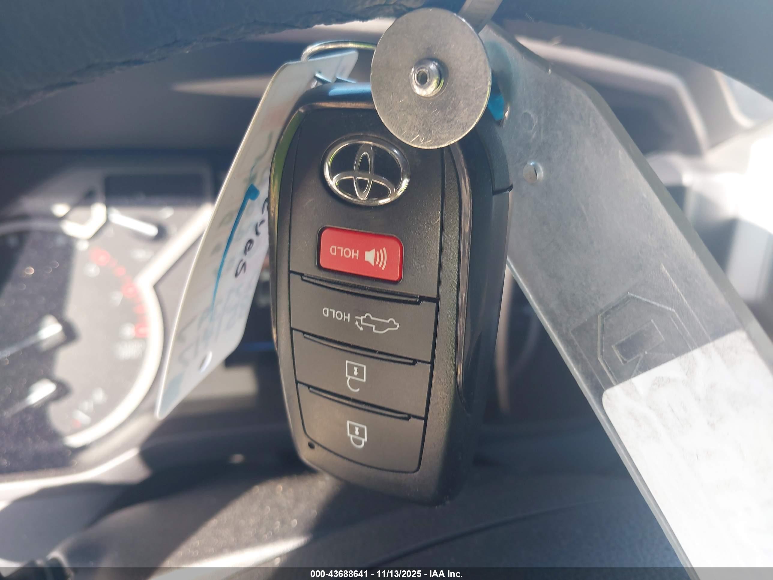 TOYOTA TUNDRA image 11