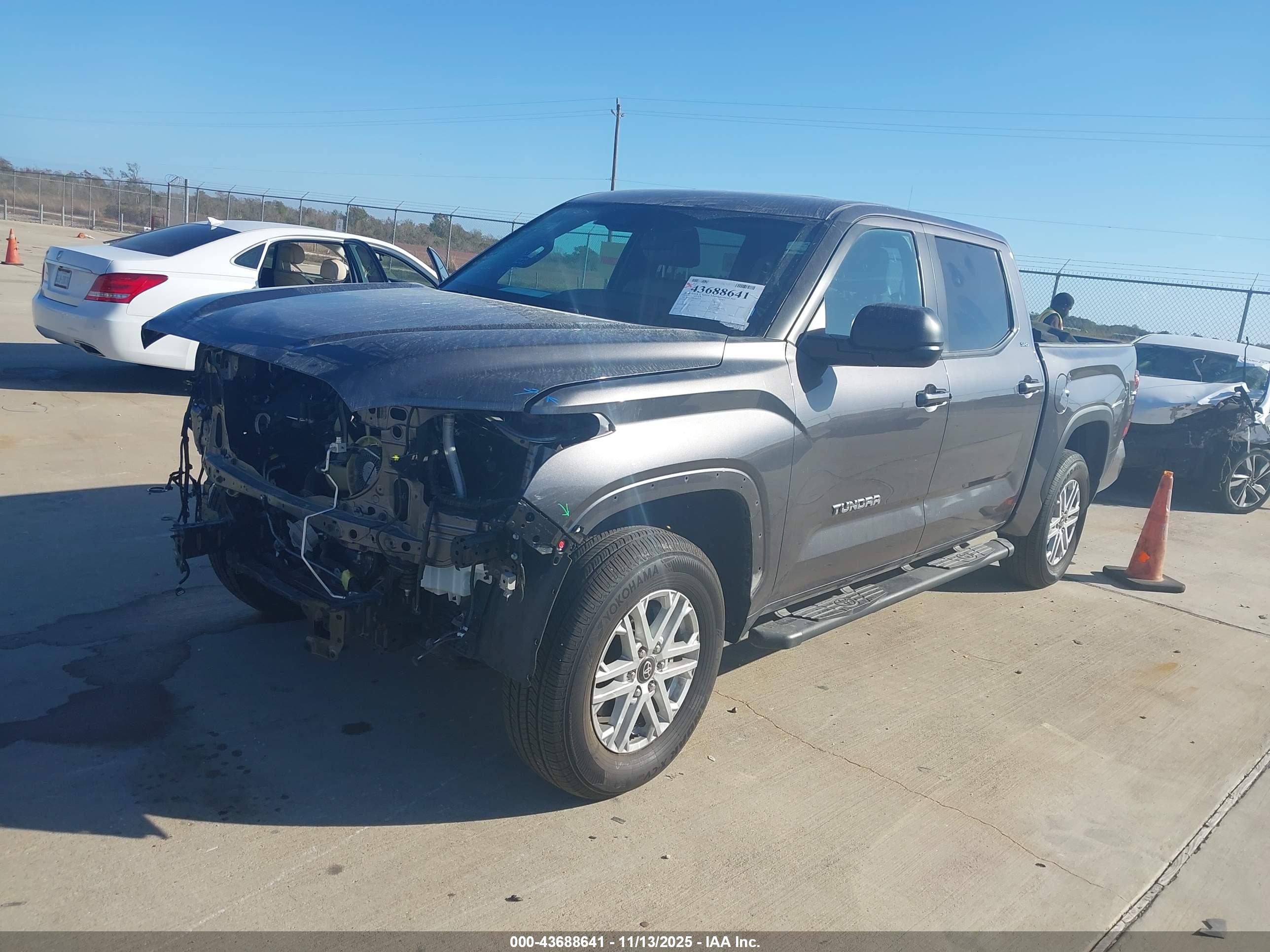 TOYOTA TUNDRA image 2