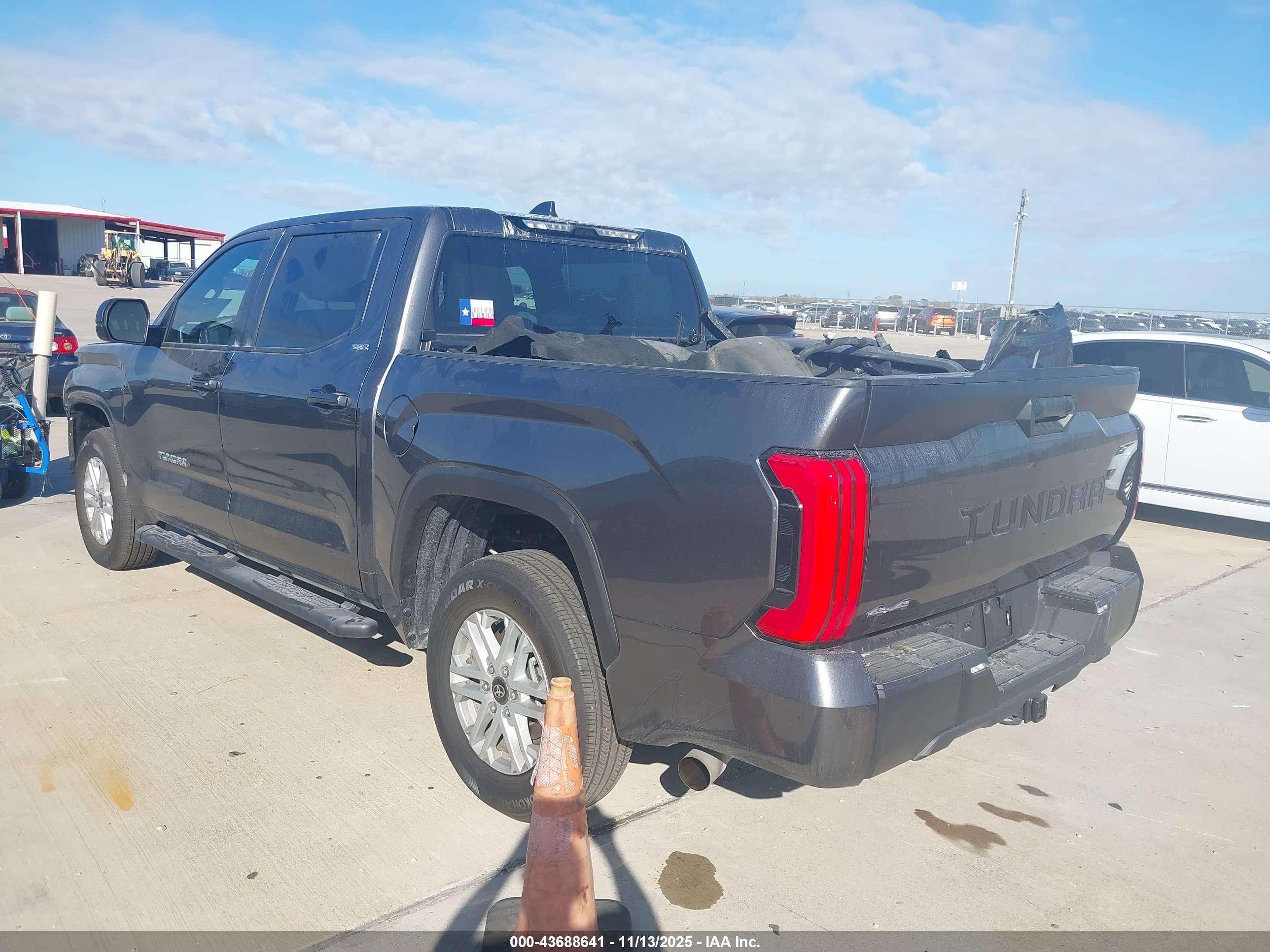 TOYOTA TUNDRA image 3