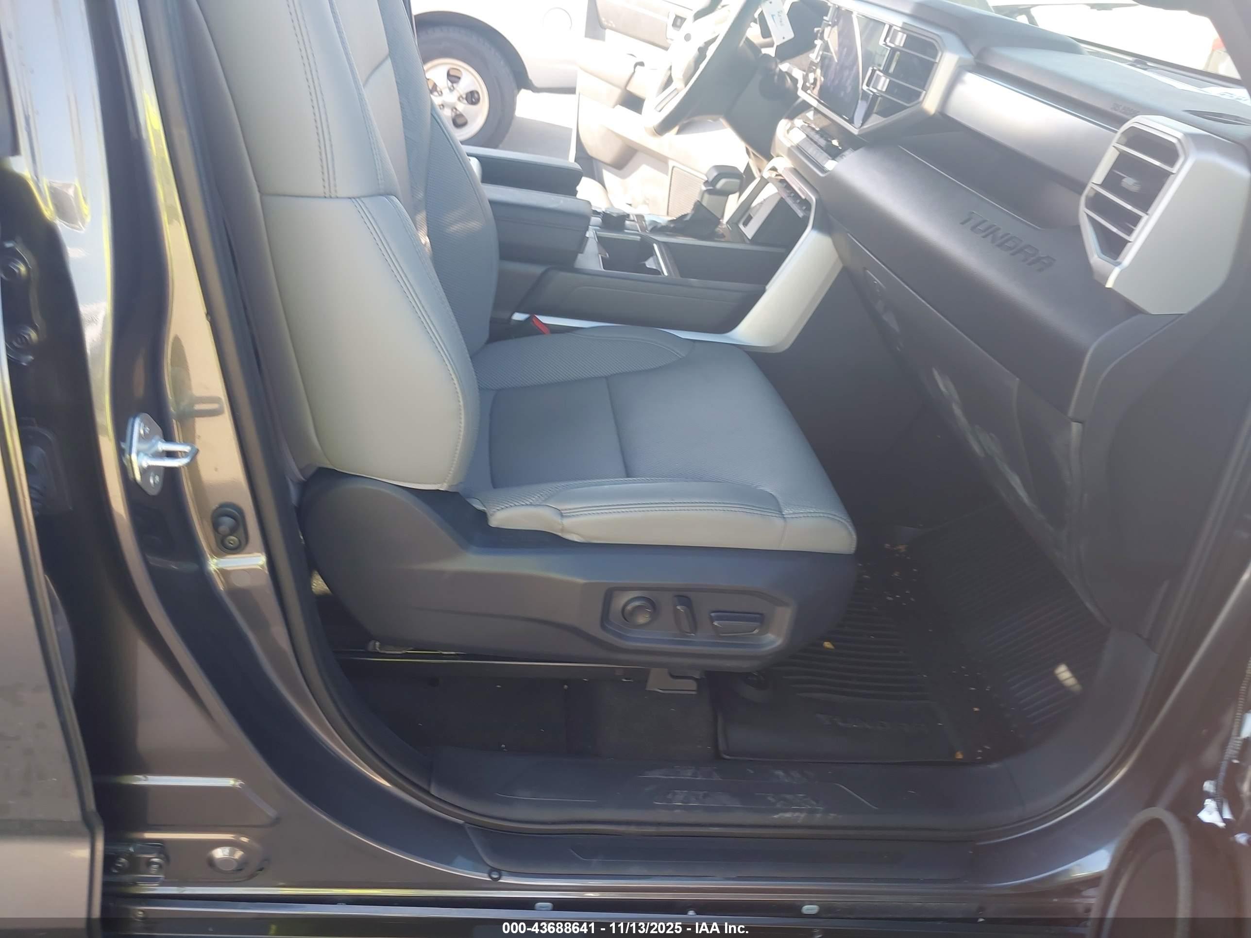 TOYOTA TUNDRA image 5