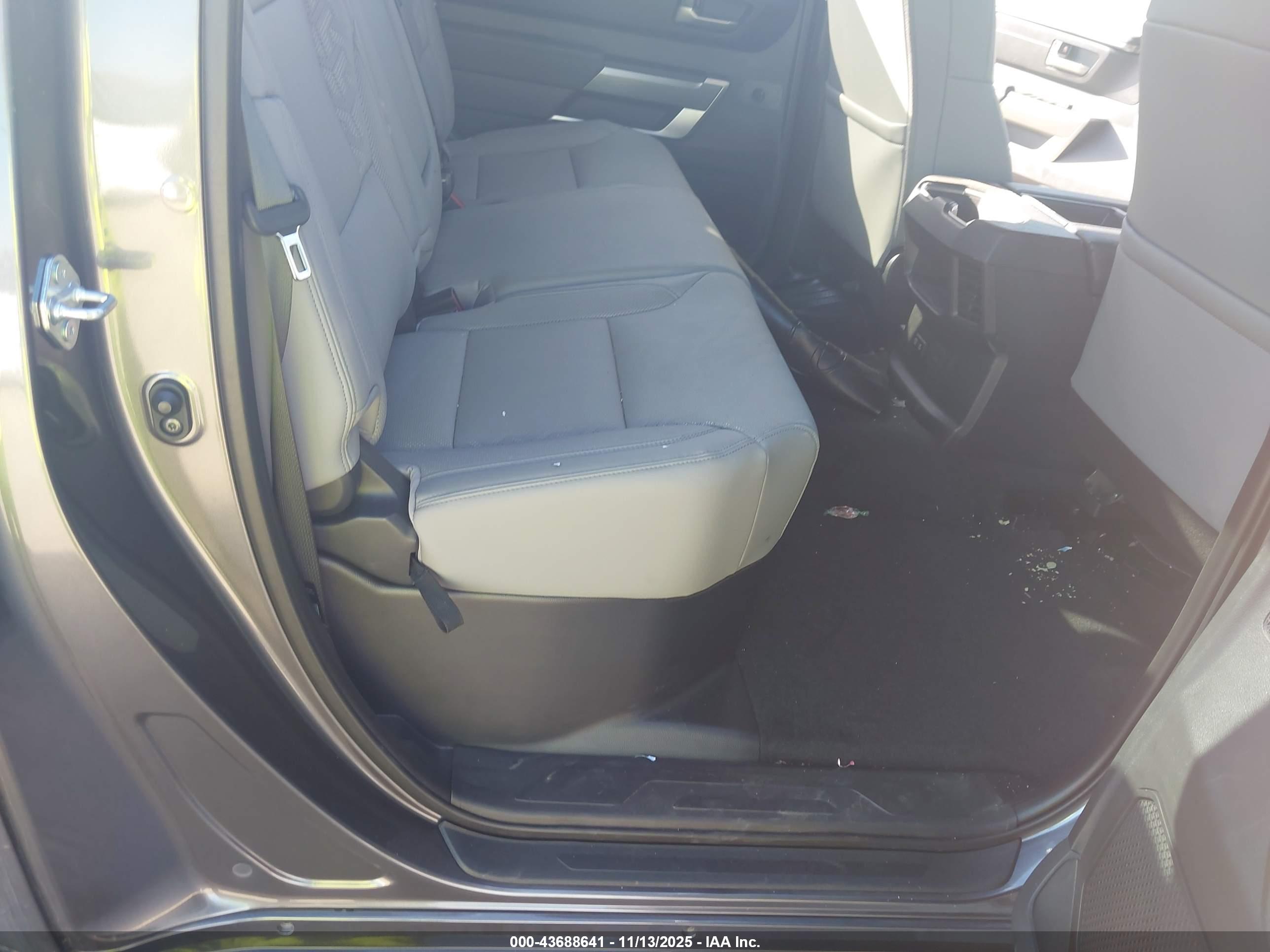TOYOTA TUNDRA image 8