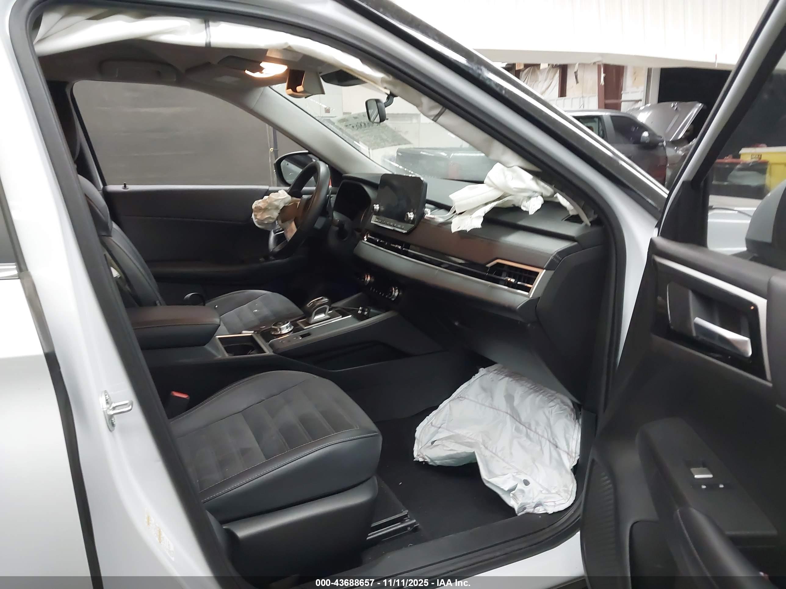 MITSUBISHI OUTLANDER image 5