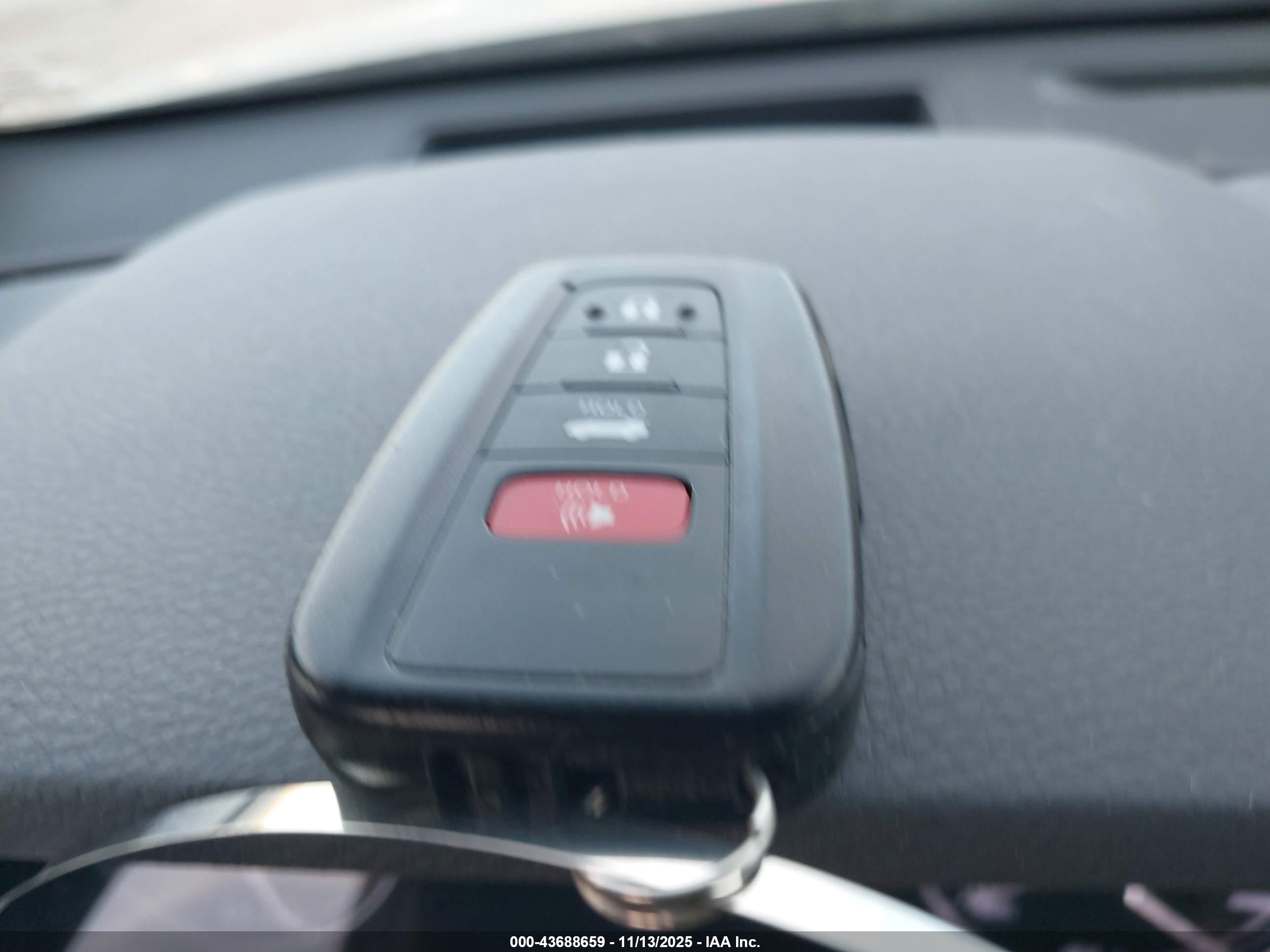 TOYOTA AVALON image 11