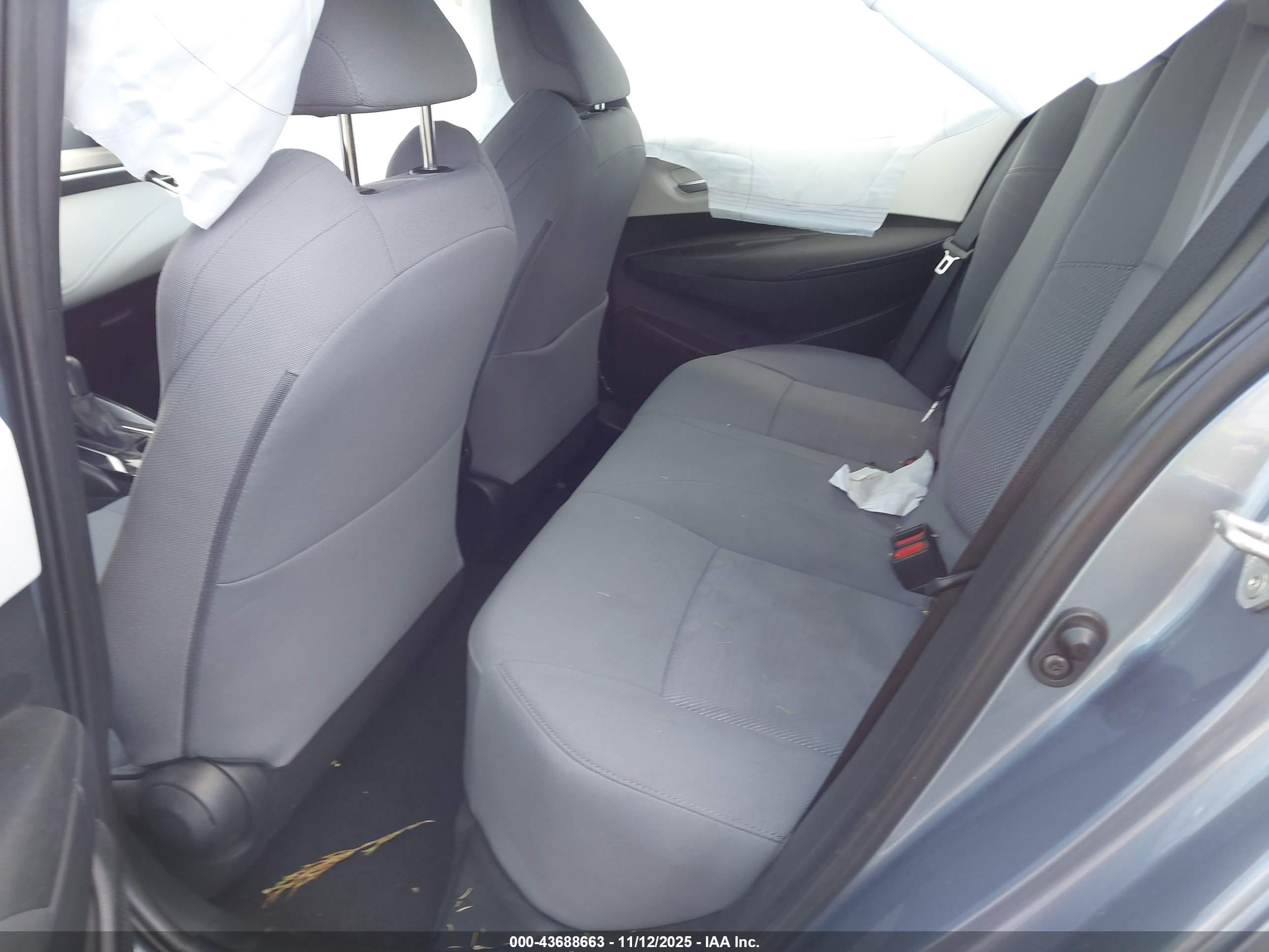 TOYOTA COROLLA image 8