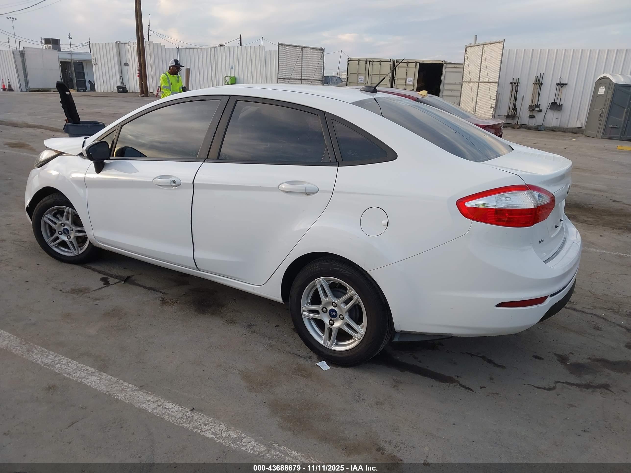 FORD FIESTA image 3