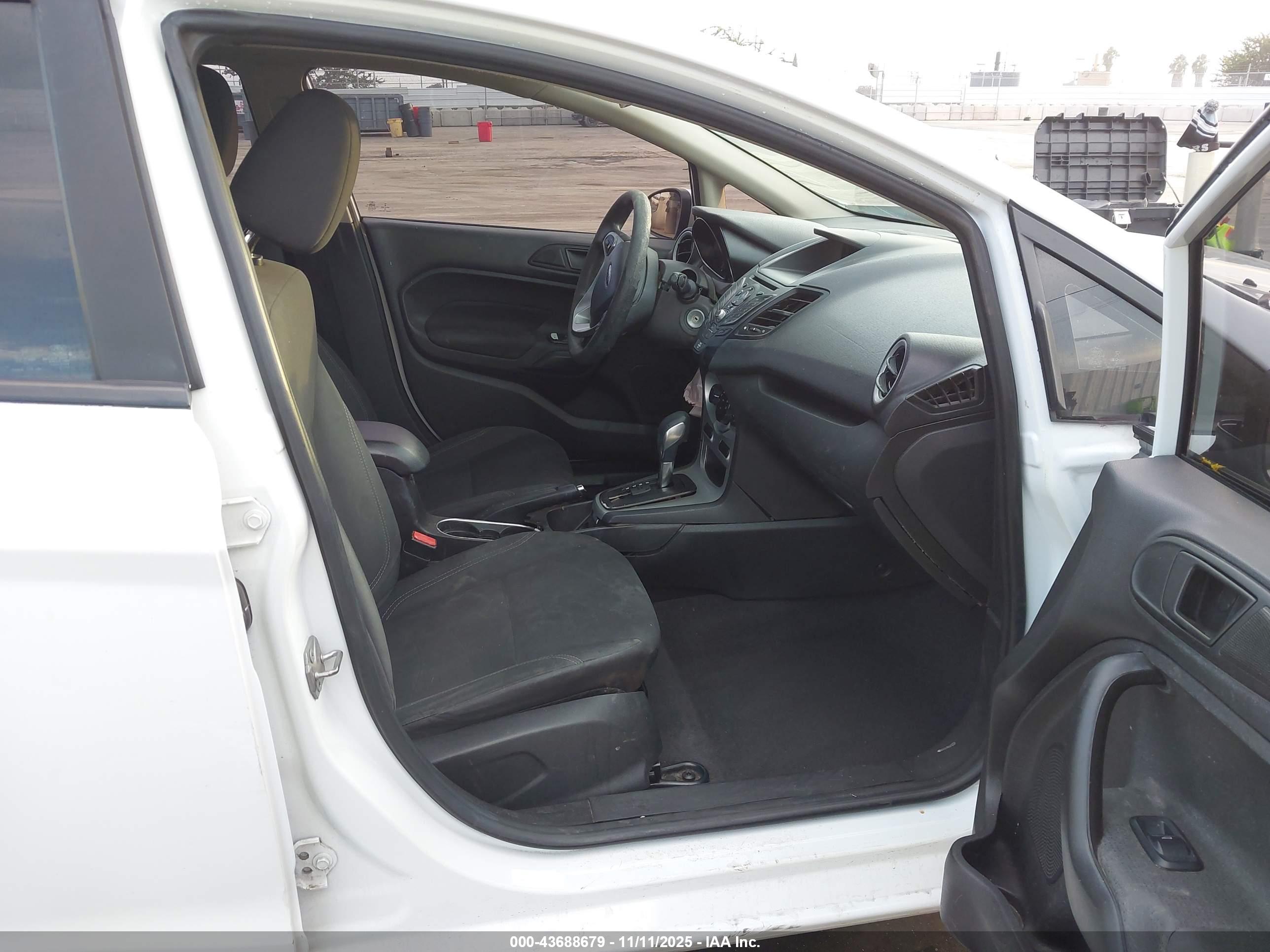 FORD FIESTA image 5