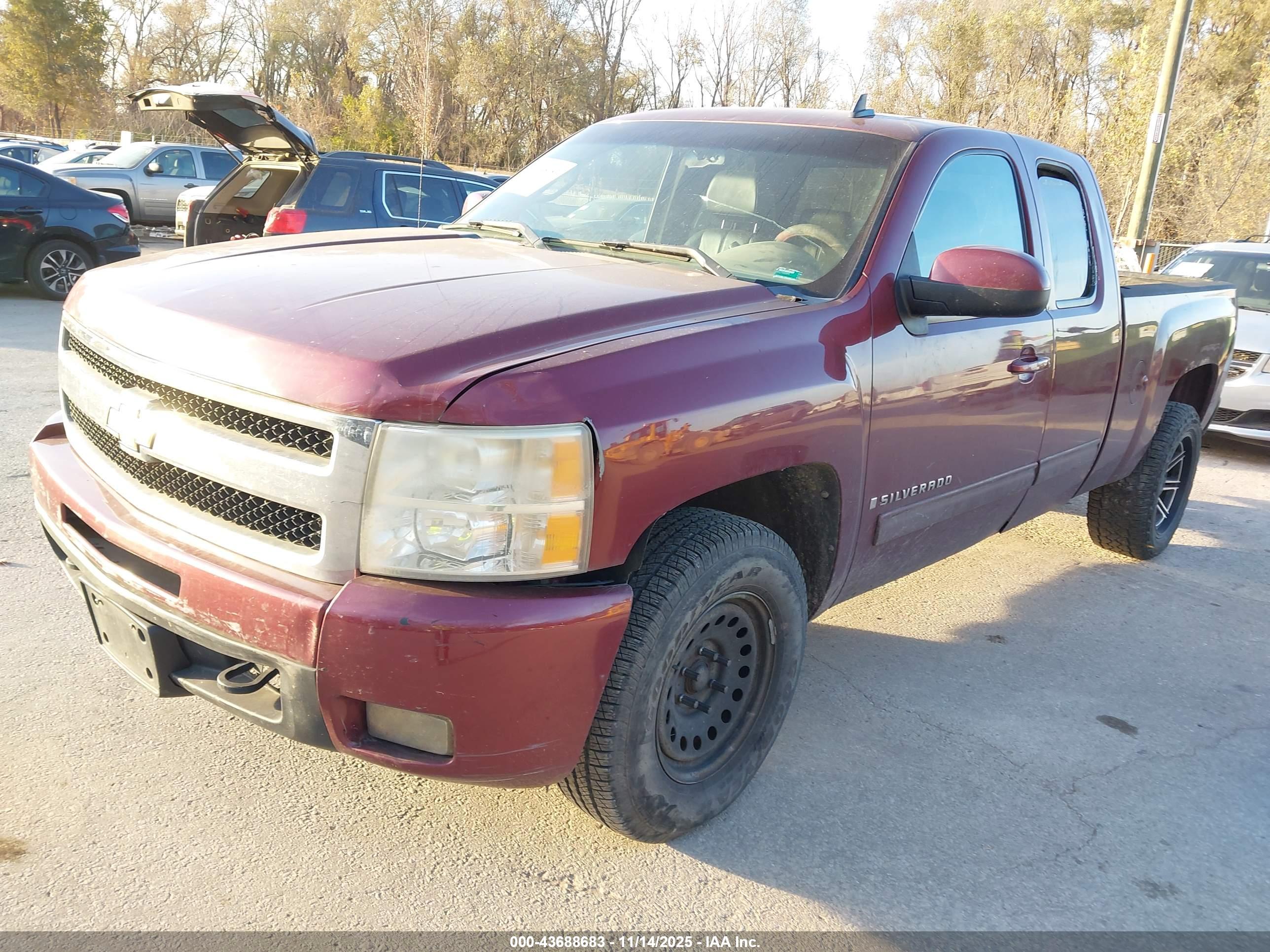 CHEVROLET SILVERADO image 2