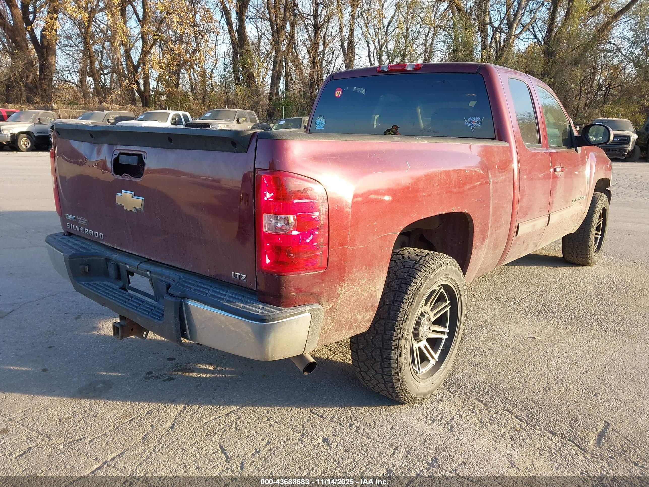 CHEVROLET SILVERADO image 4