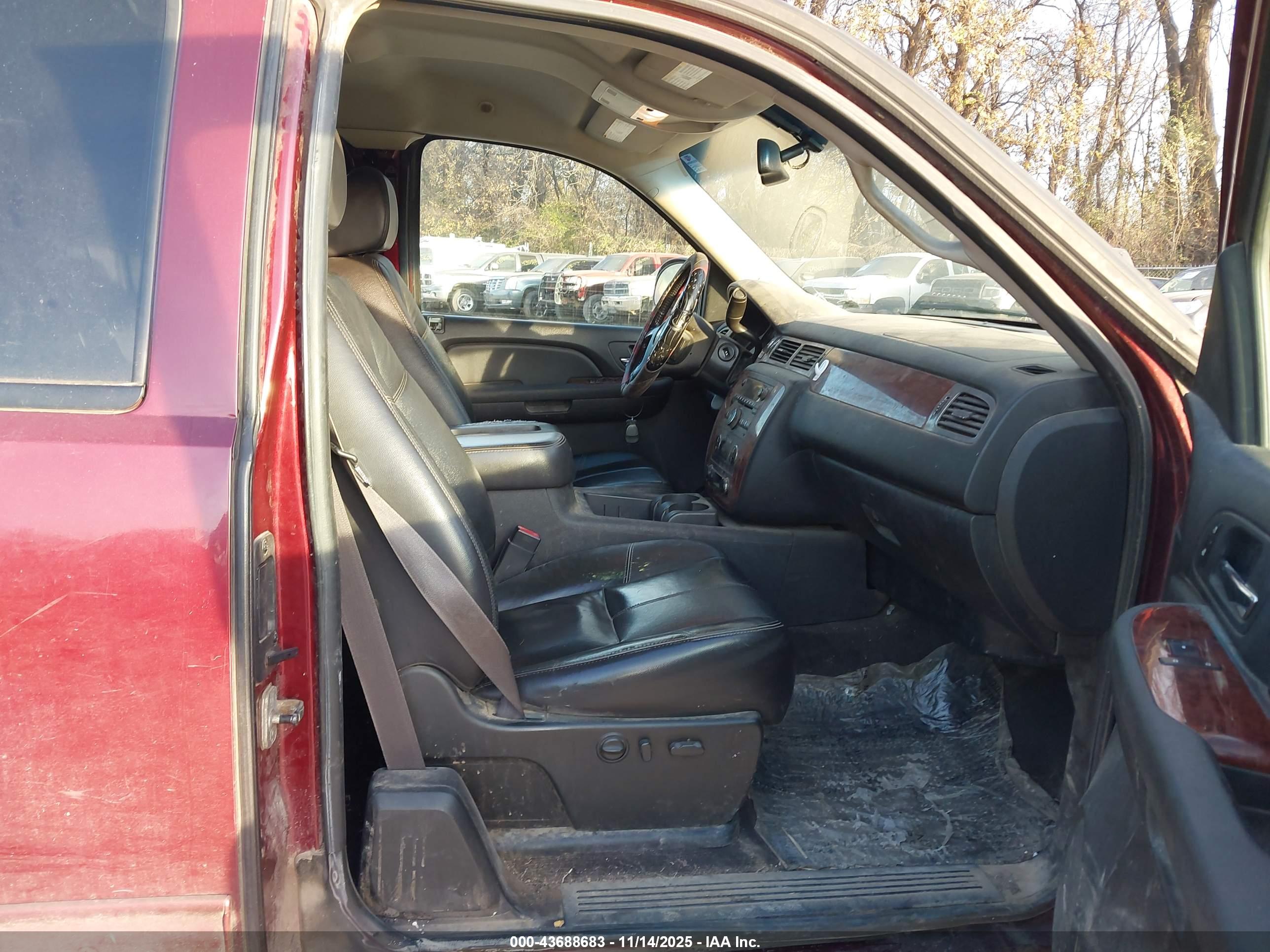 CHEVROLET SILVERADO image 5