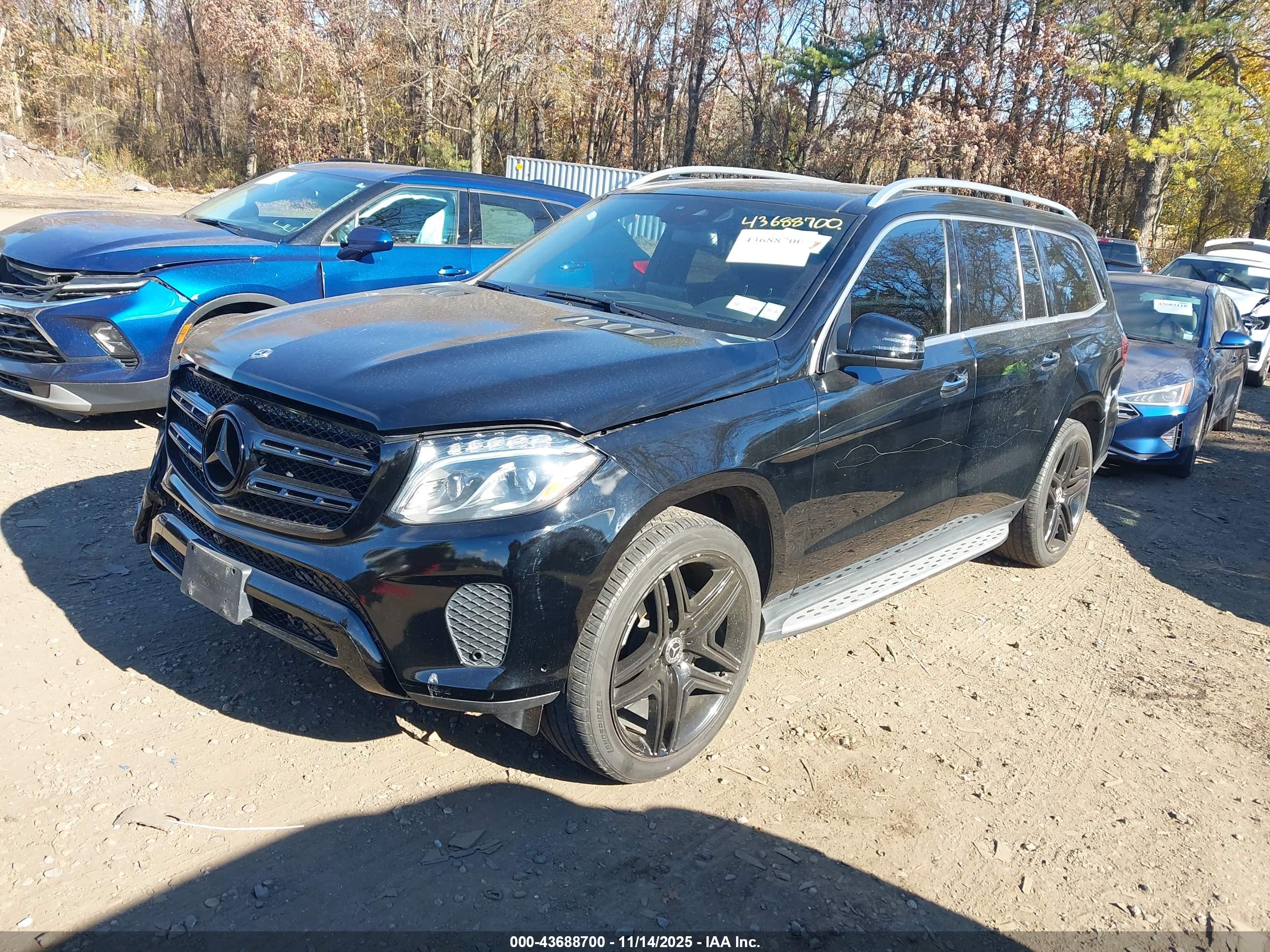 MERCEDES-BENZ GLS image 2