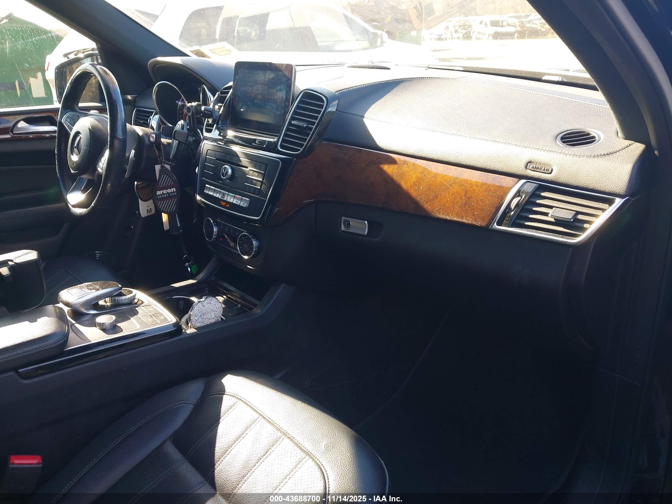 MERCEDES-BENZ GLS image 5