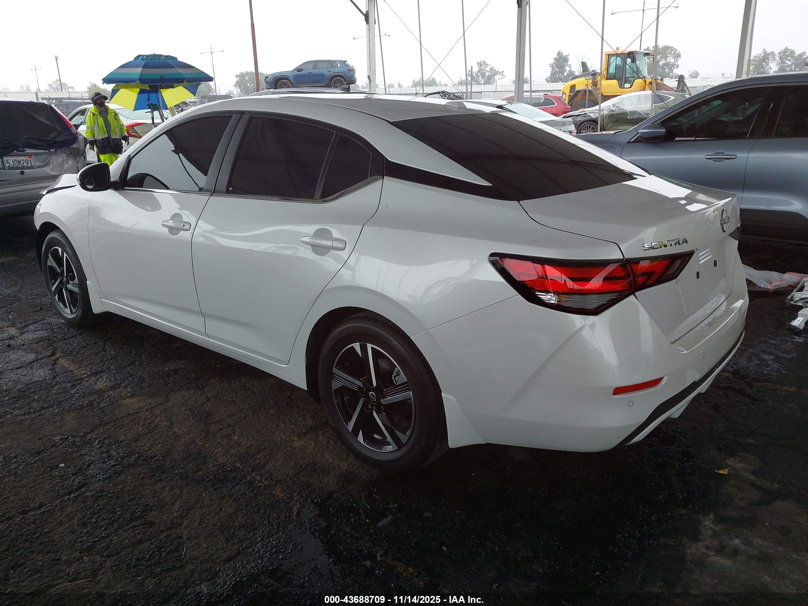 NISSAN SENTRA image 3