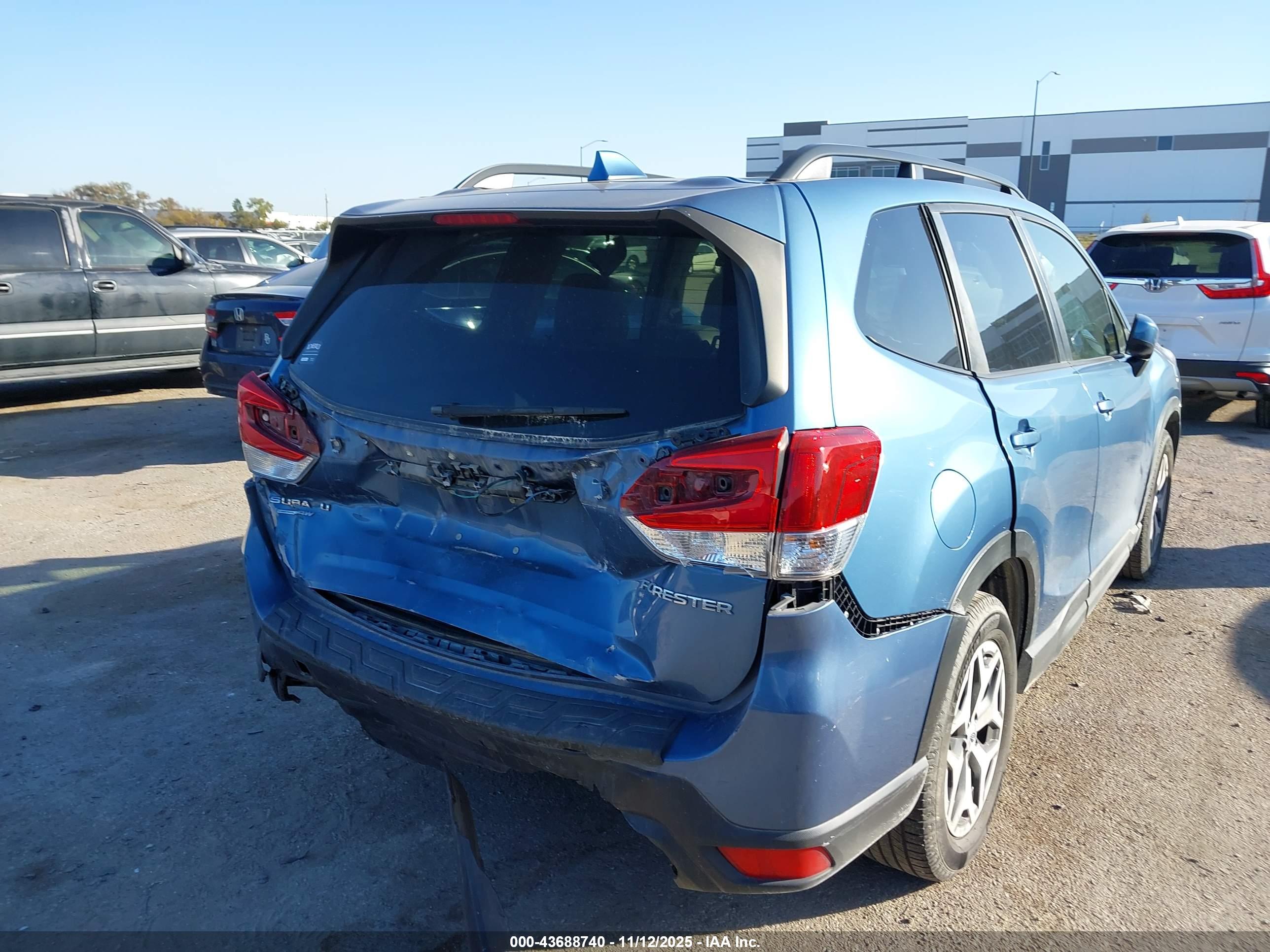 SUBARU FORESTER image 4