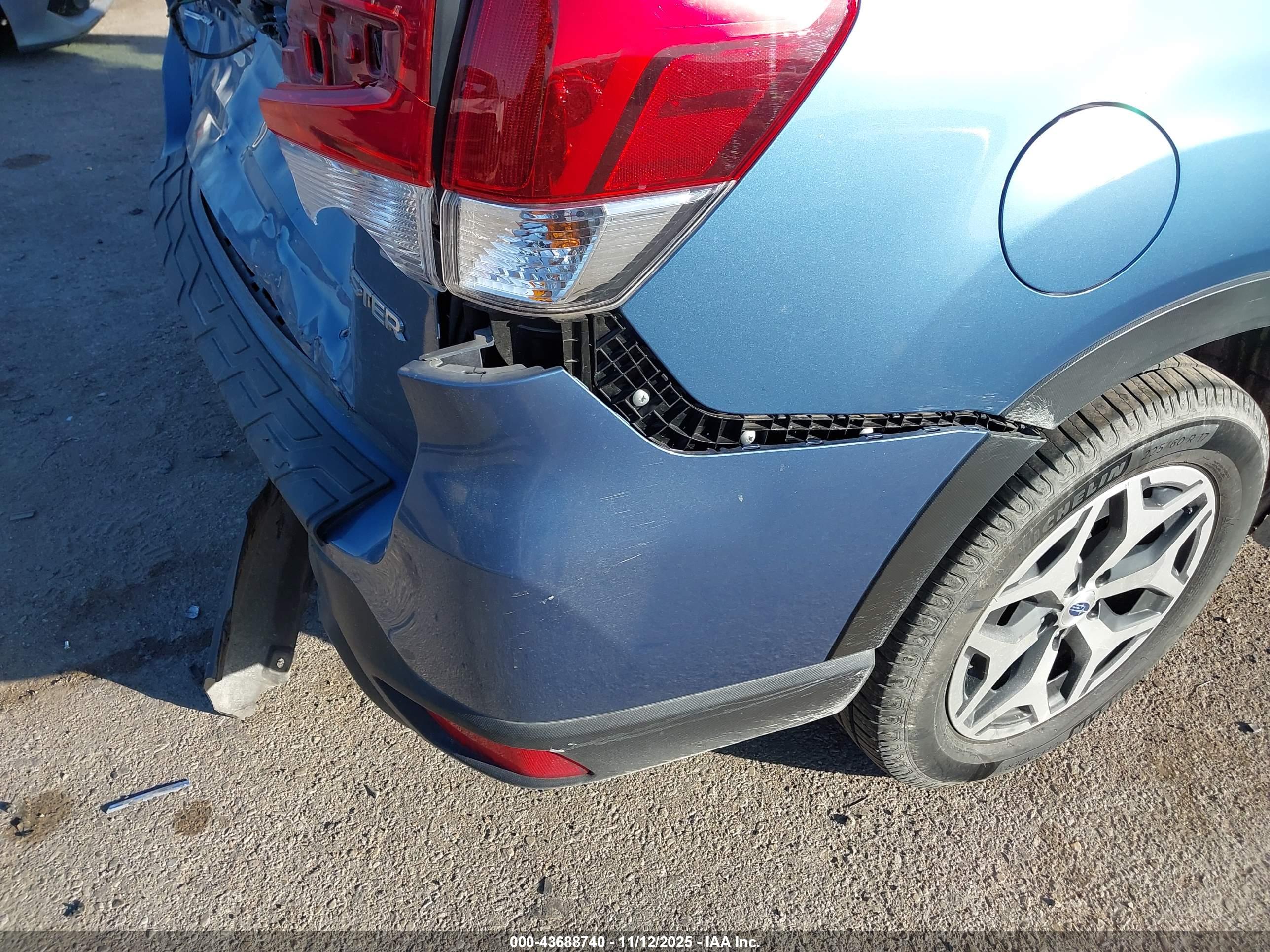 SUBARU FORESTER image 6