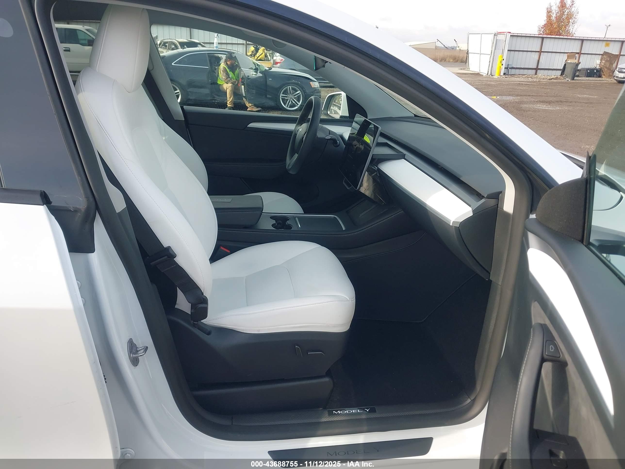 TESLA MODEL image 5