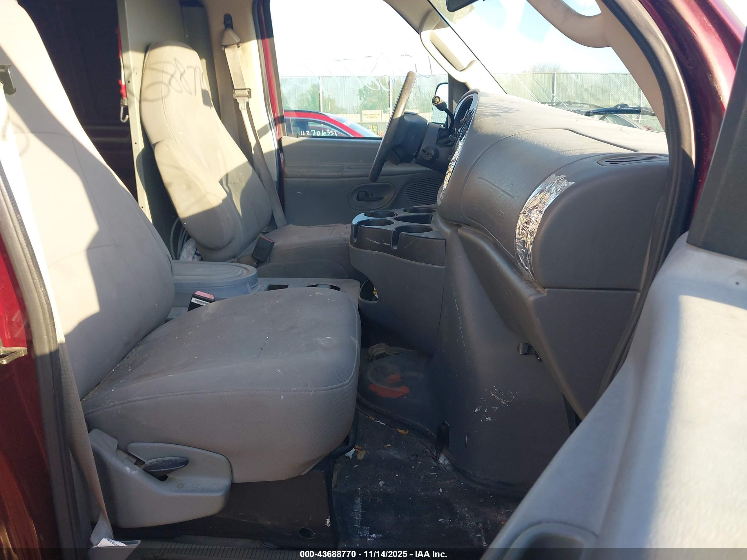 FORD E-250 image 5