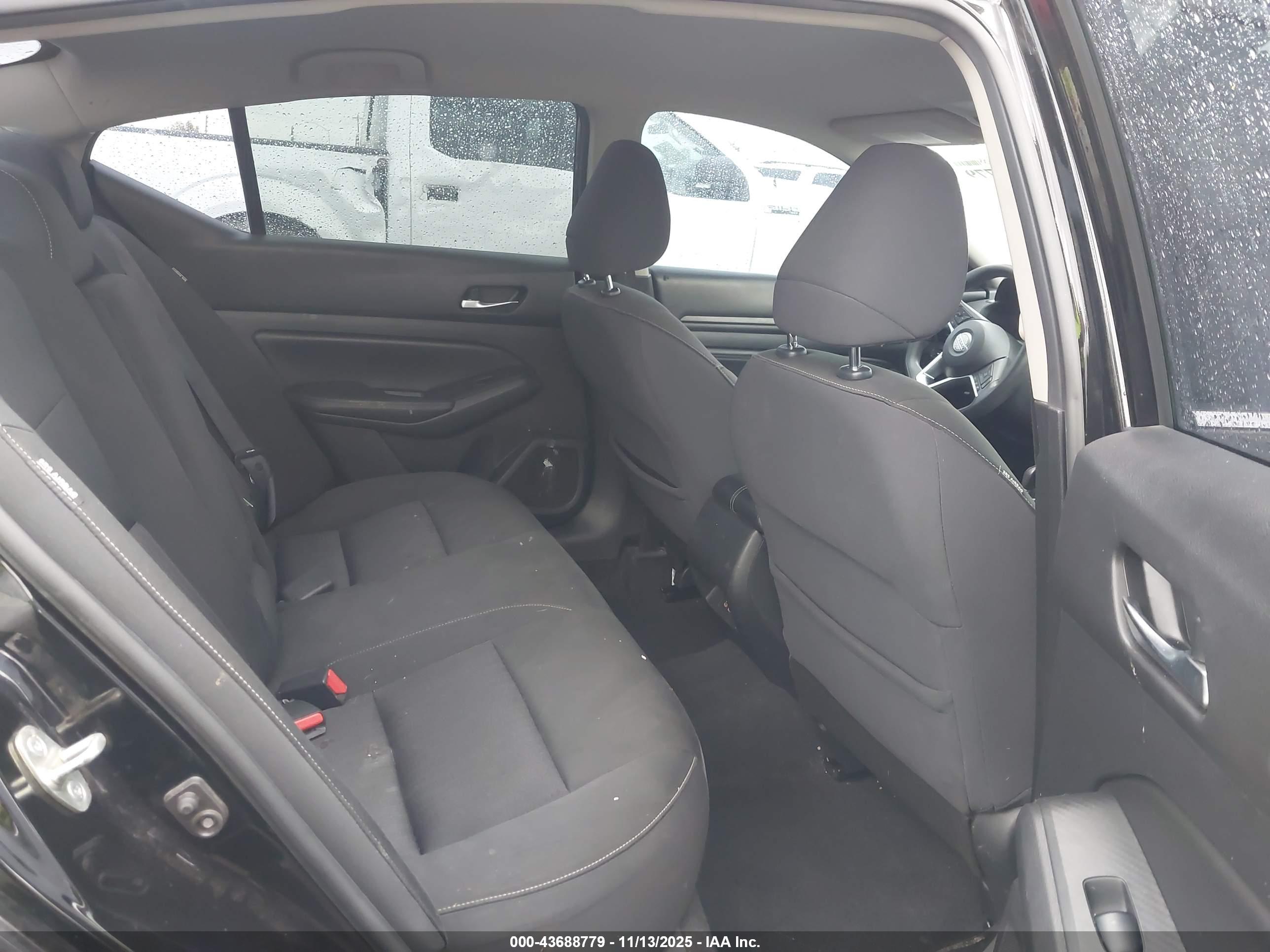 NISSAN ALTIMA image 8