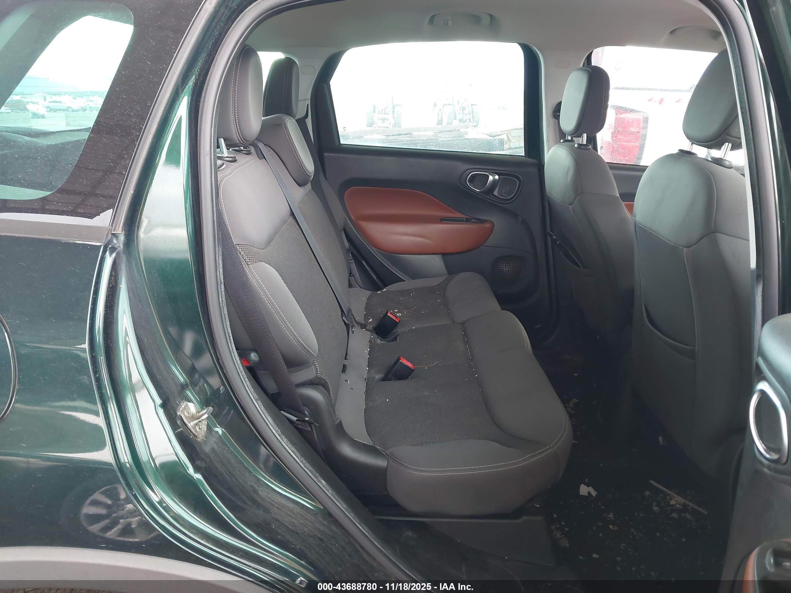 FIAT 500L image 8