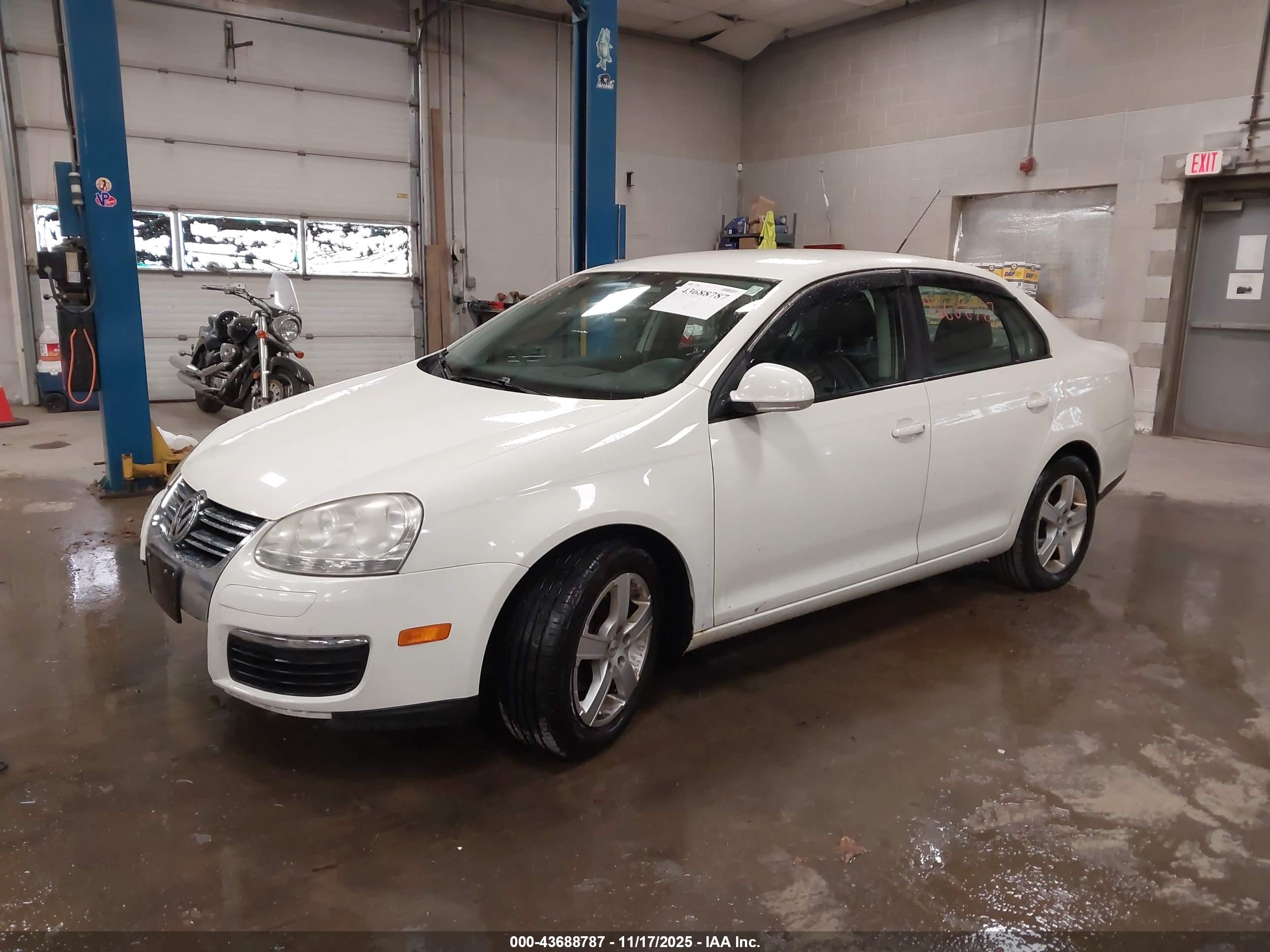 VOLKSWAGEN JETTA image 2