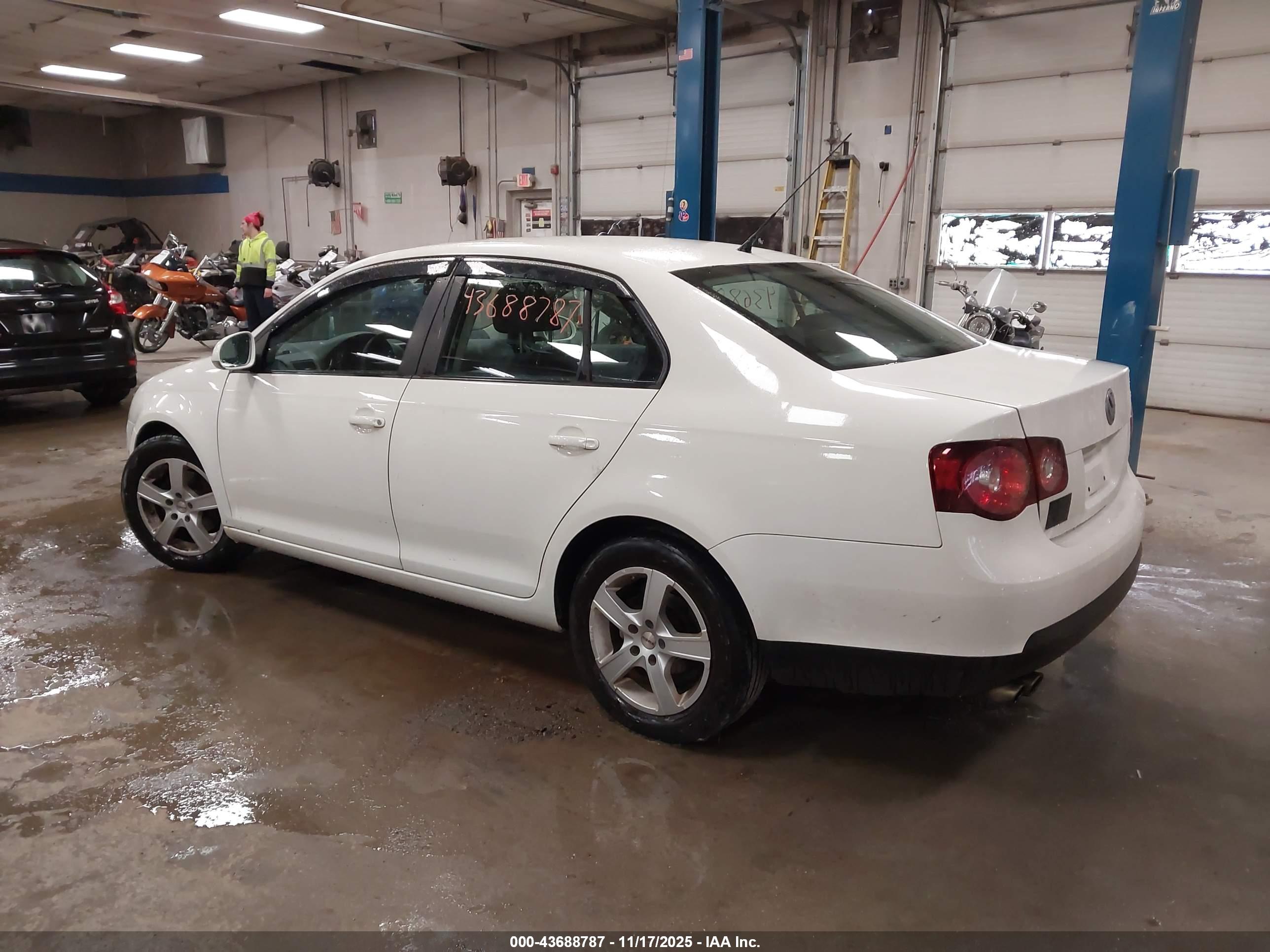 VOLKSWAGEN JETTA image 3