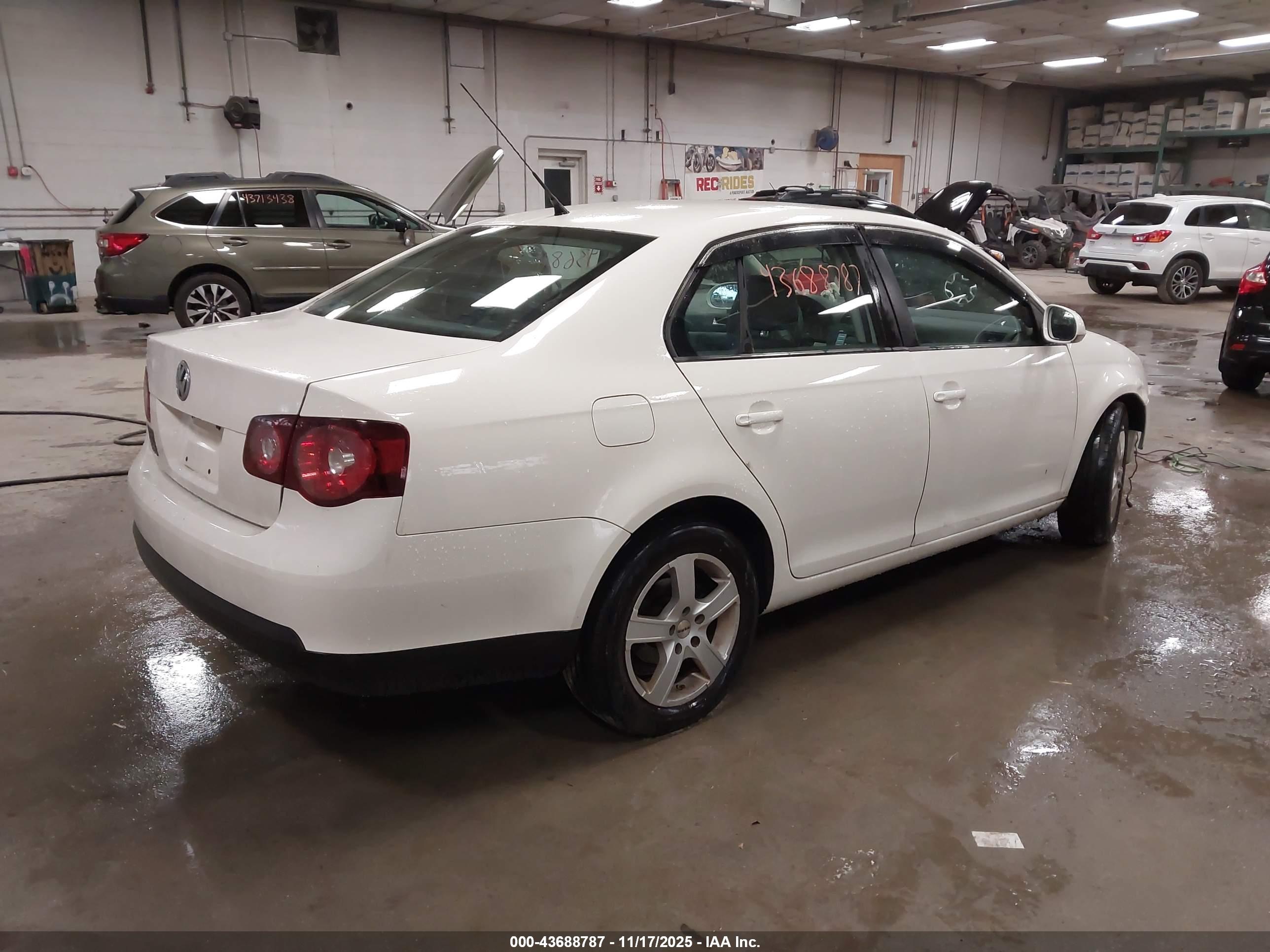 VOLKSWAGEN JETTA image 4