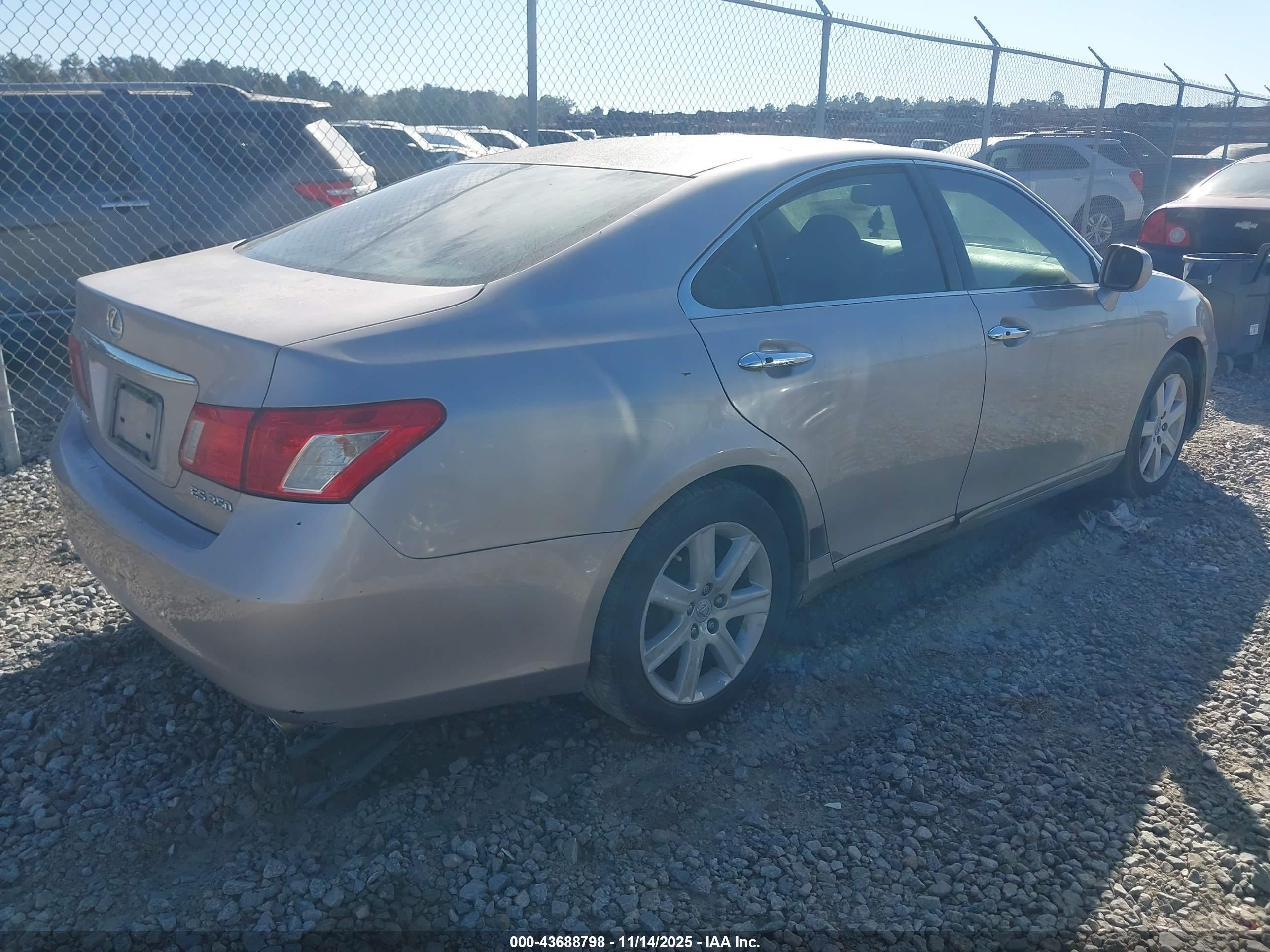 LEXUS ES image 4