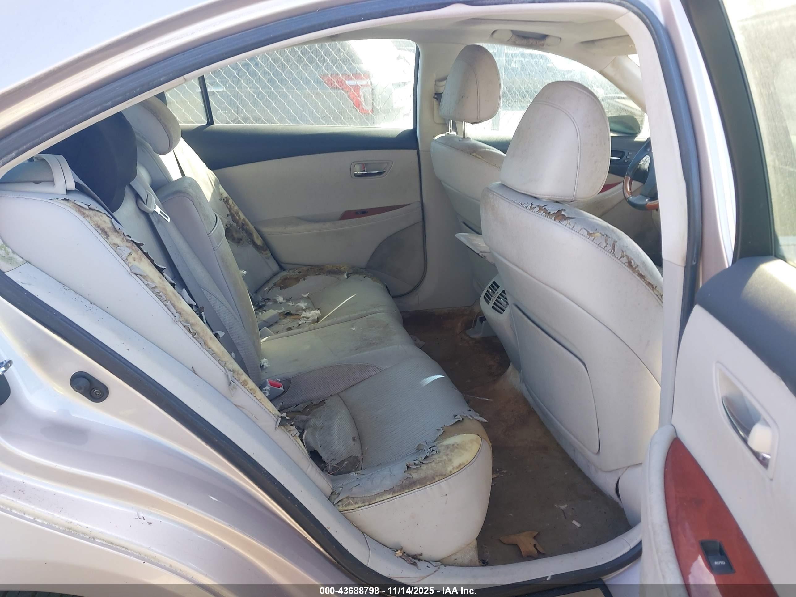 LEXUS ES image 8