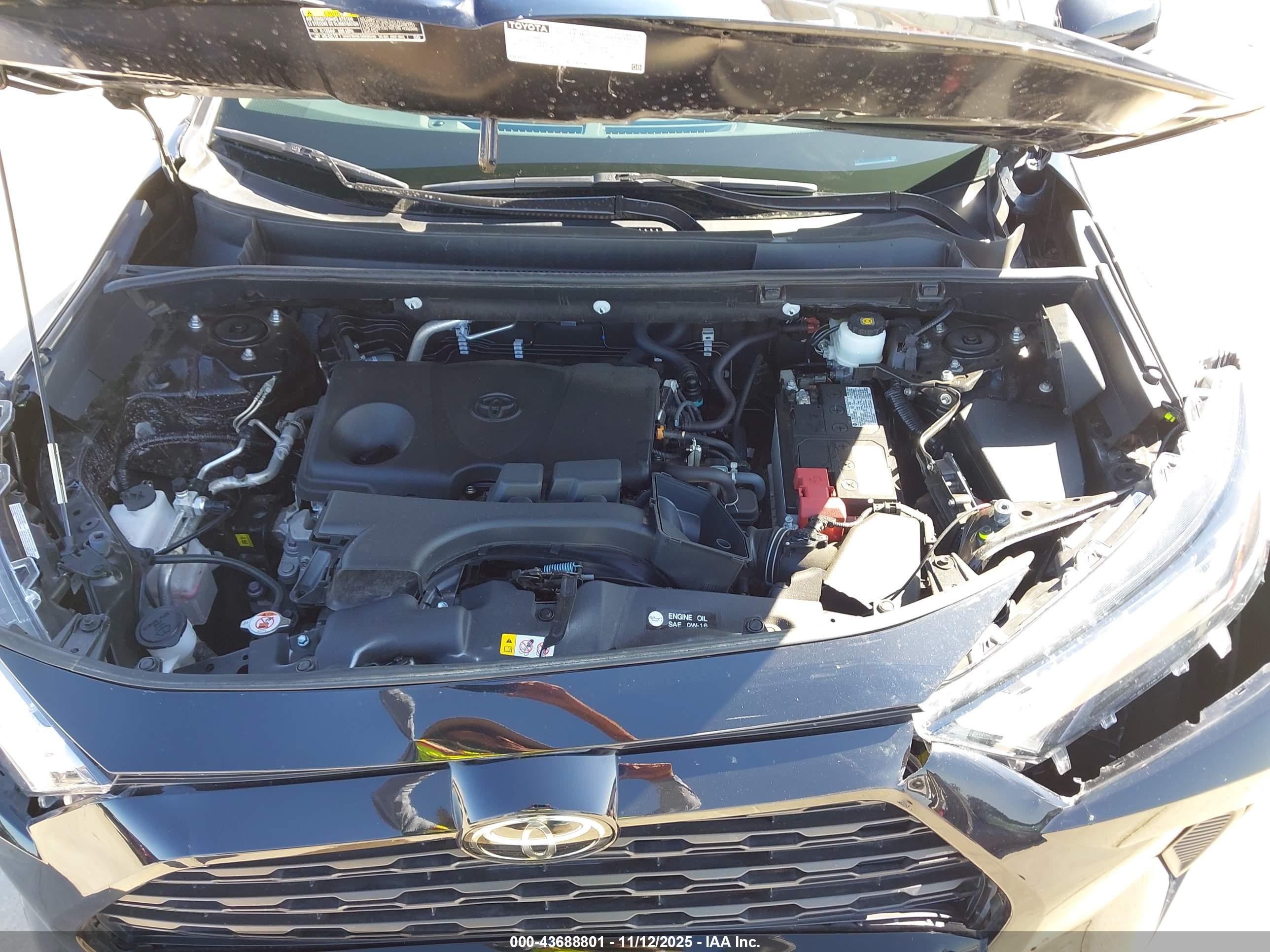 TOYOTA RAV4 image 10