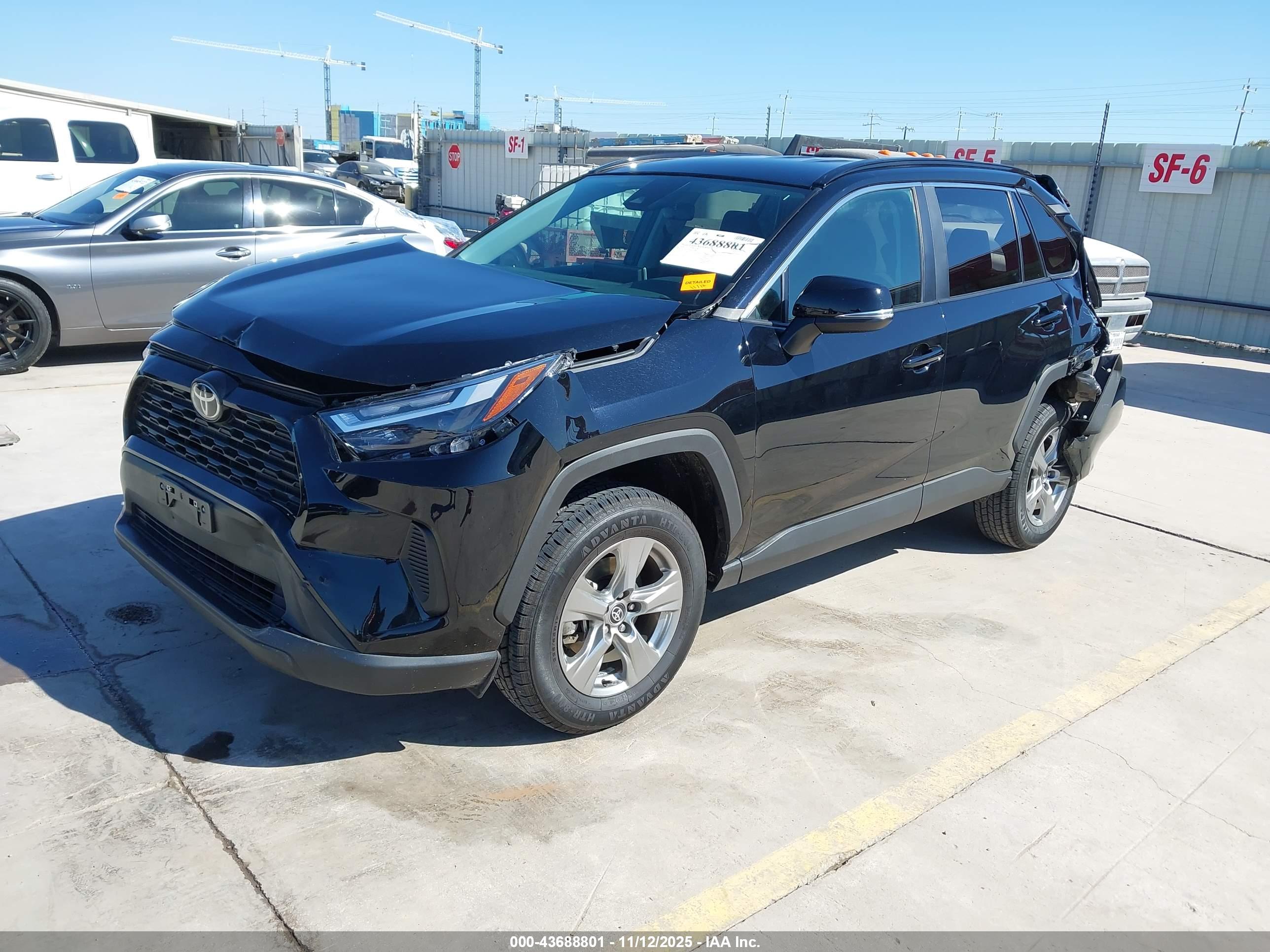 TOYOTA RAV4 image 2