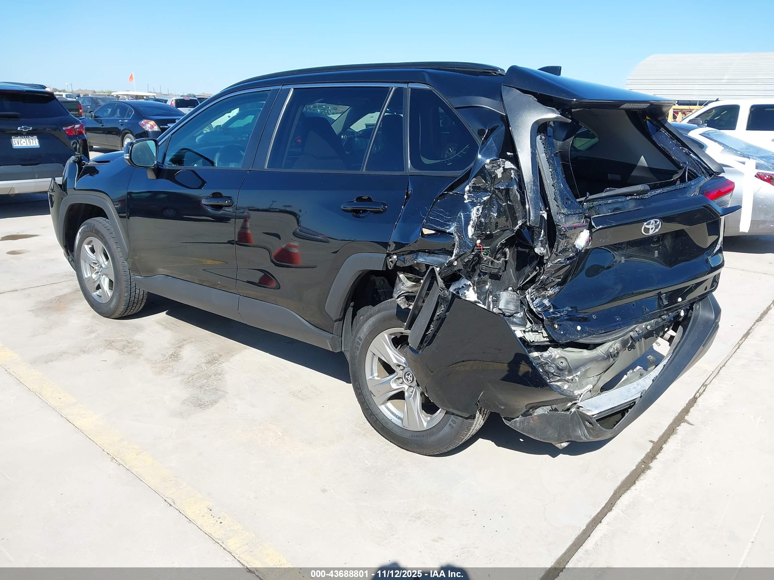 TOYOTA RAV4 image 3