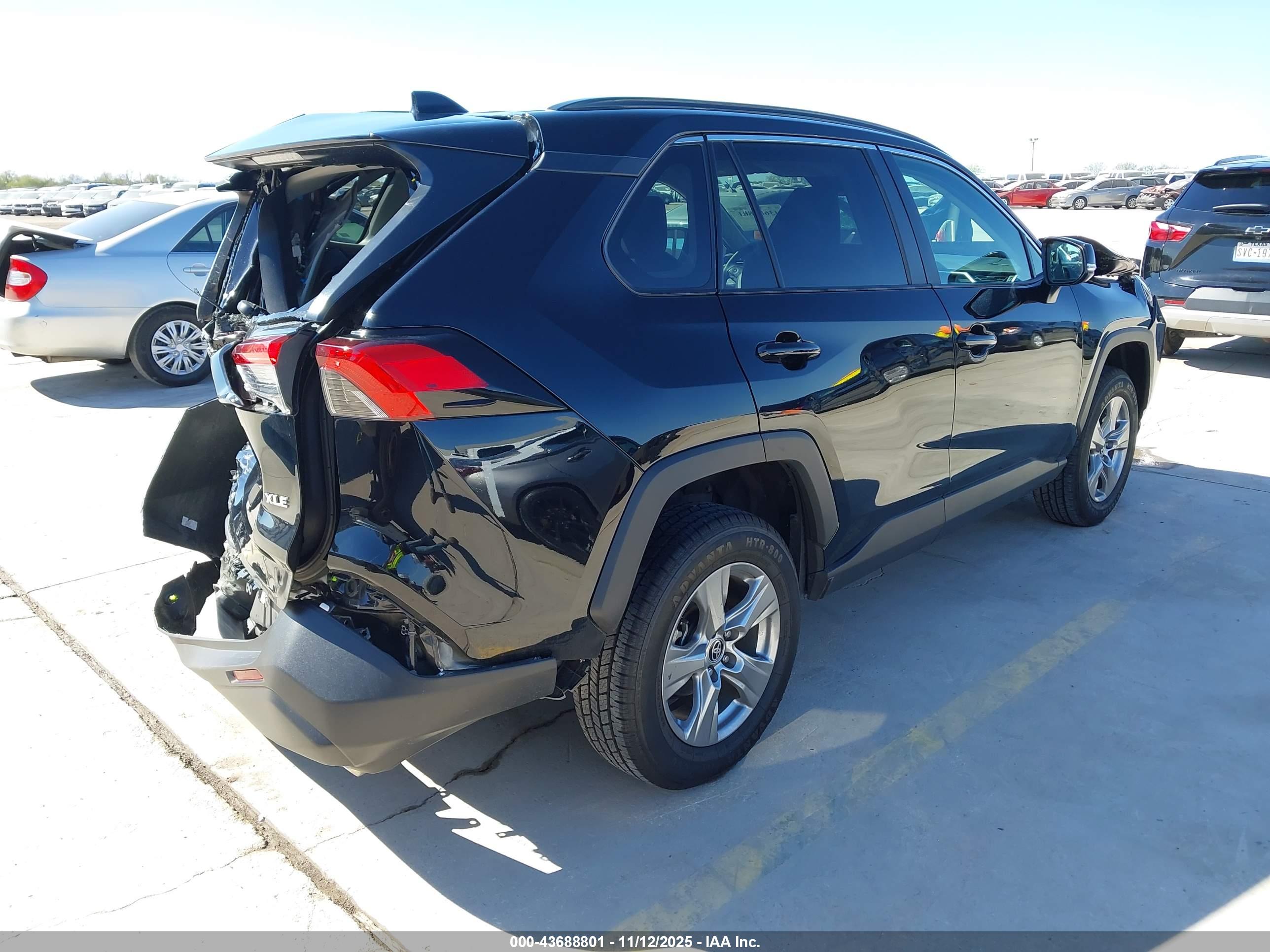 TOYOTA RAV4 image 4