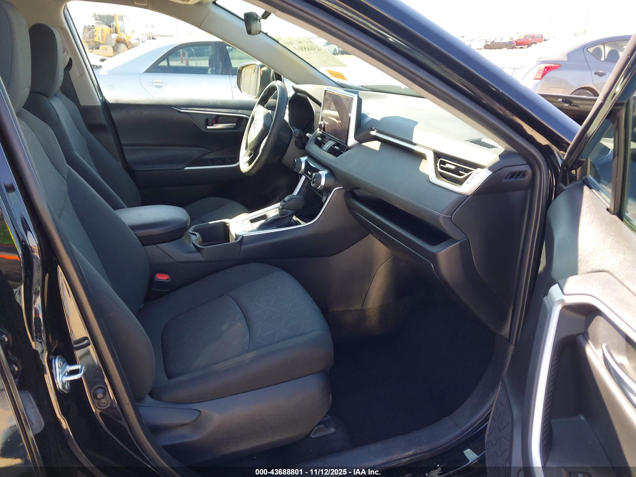 TOYOTA RAV4 image 5