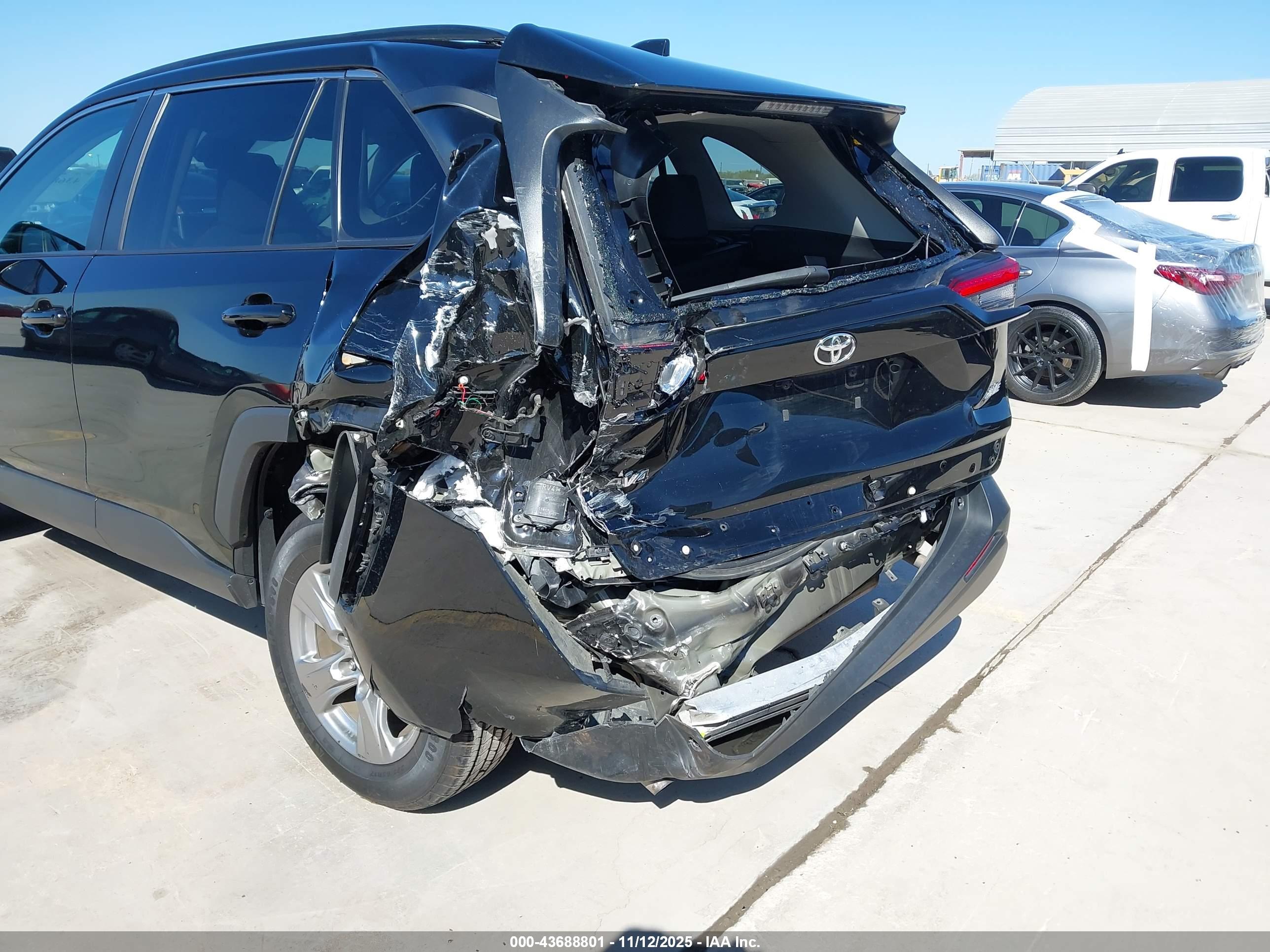 TOYOTA RAV4 image 6