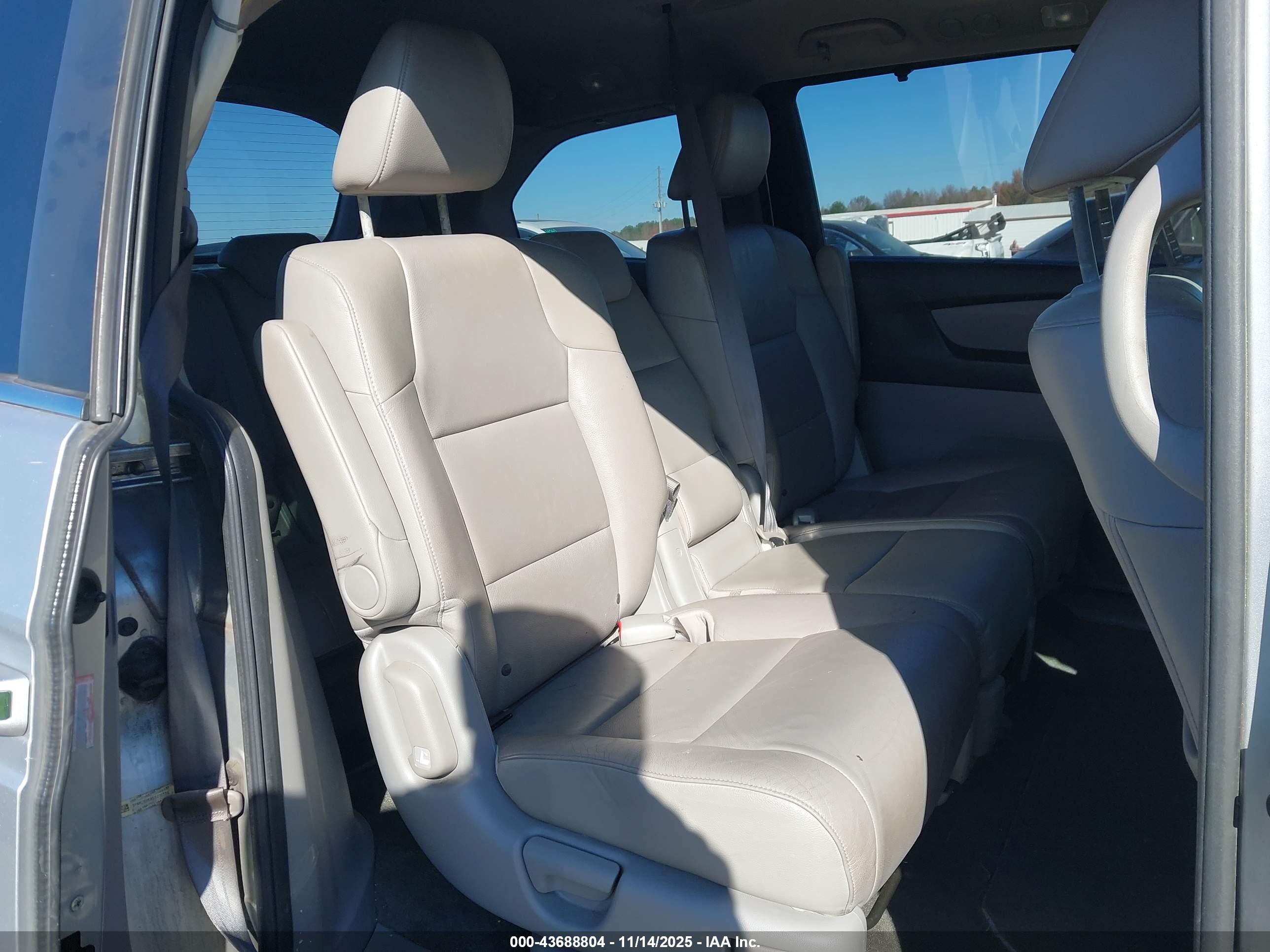 HONDA ODYSSEY image 8