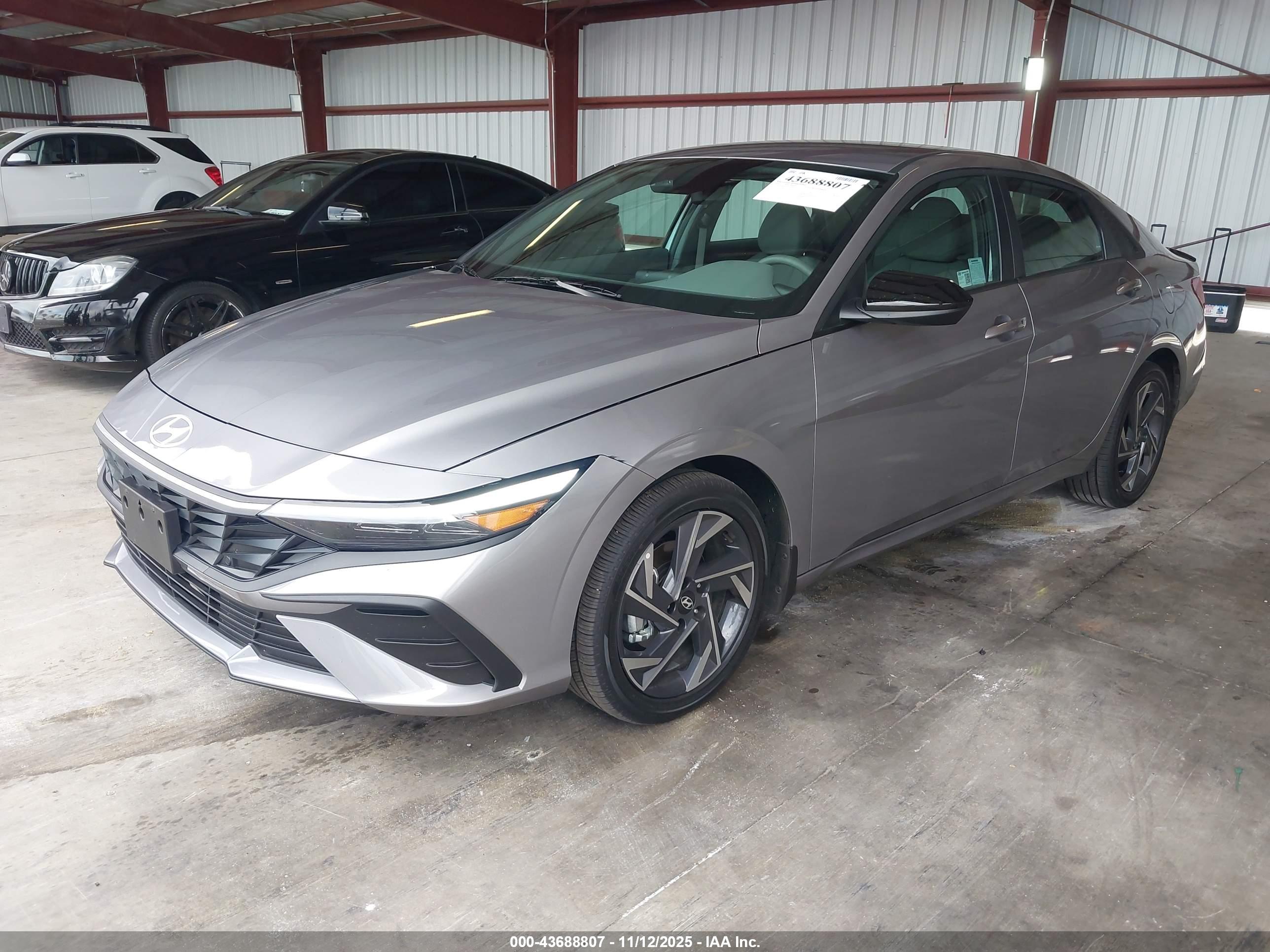 HYUNDAI ELANTRA image 2
