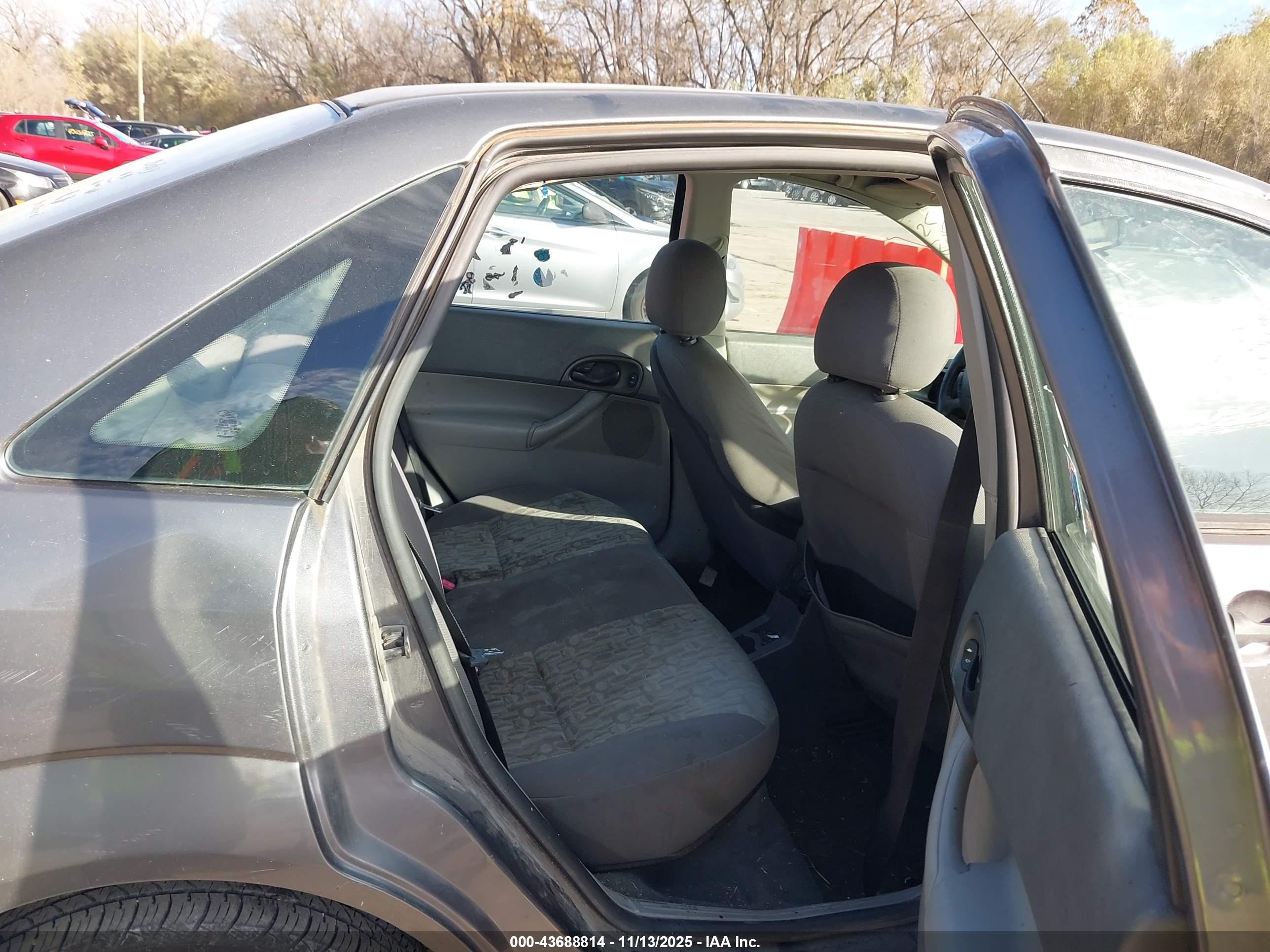 FORD FOCUS image 8