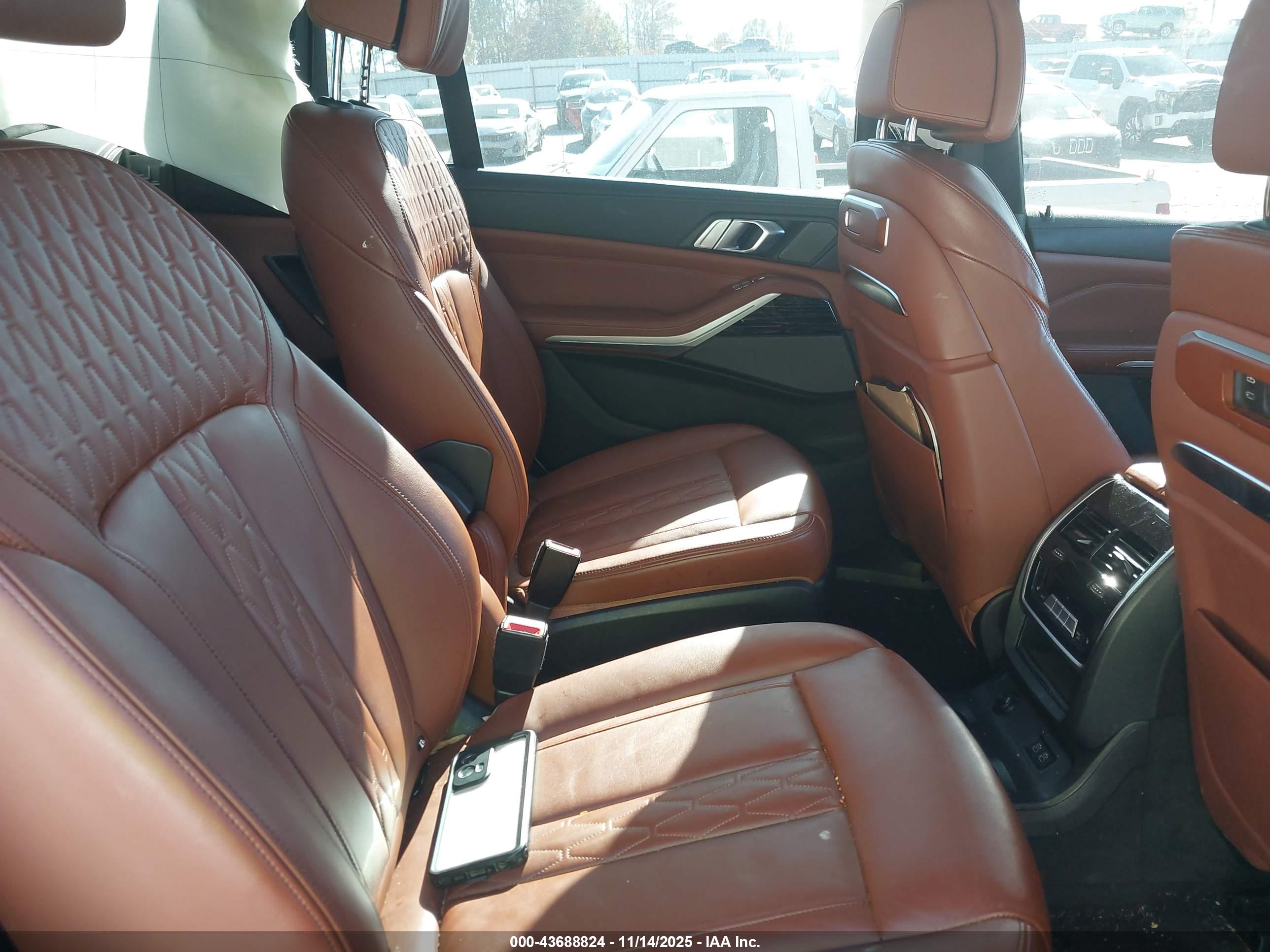 BMW X7 image 8