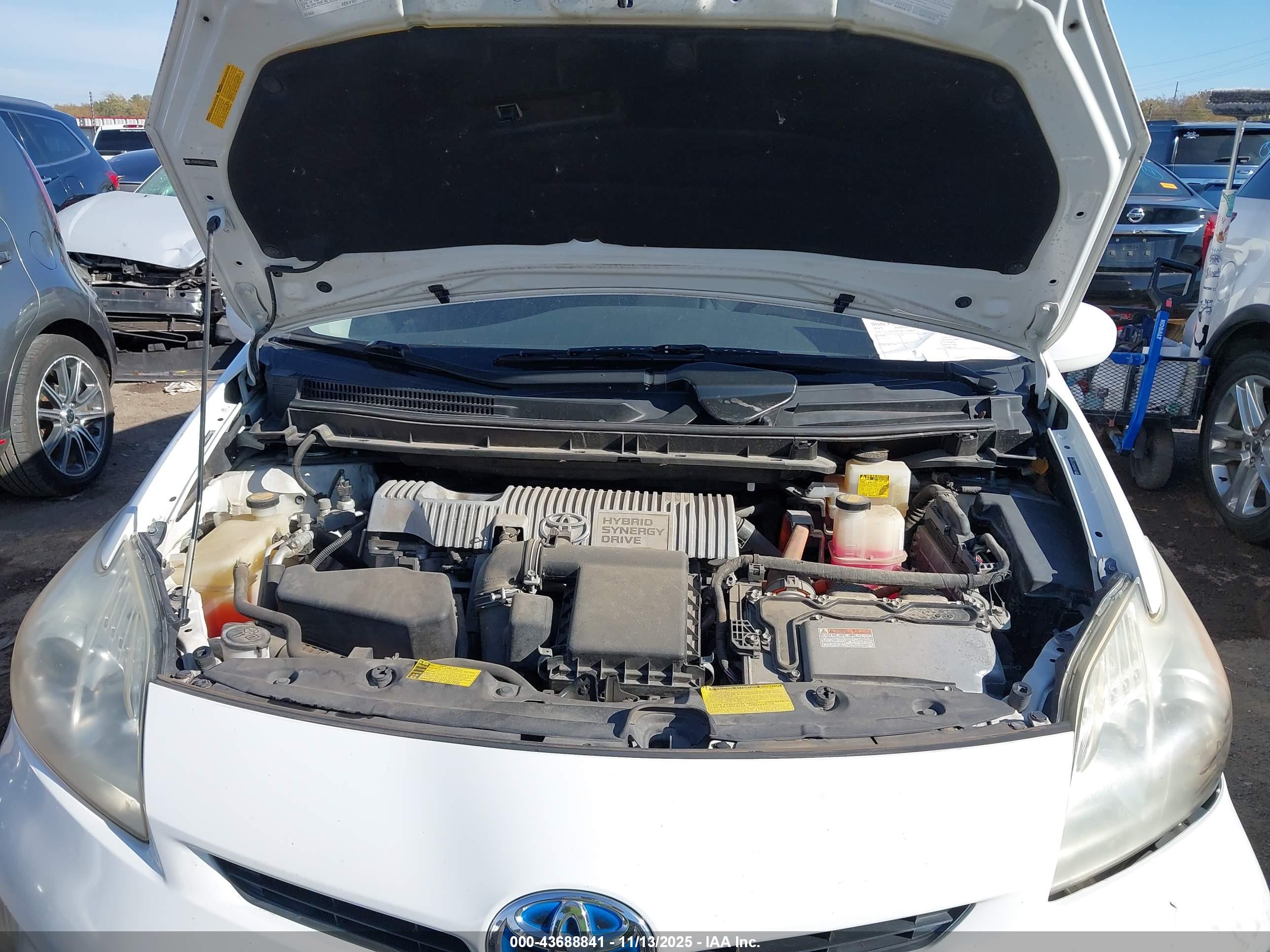 TOYOTA PRIUS image 10