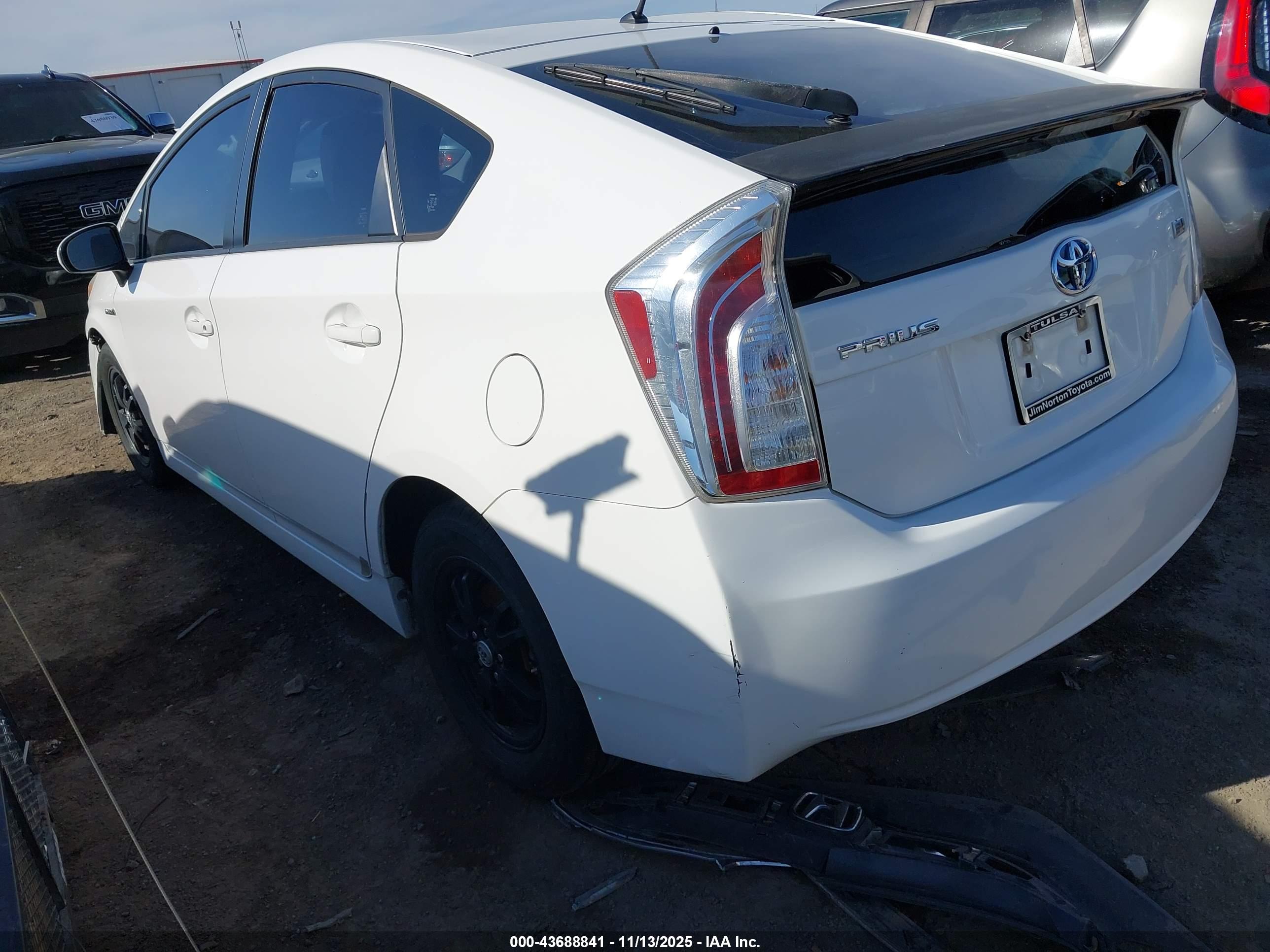 TOYOTA PRIUS image 3