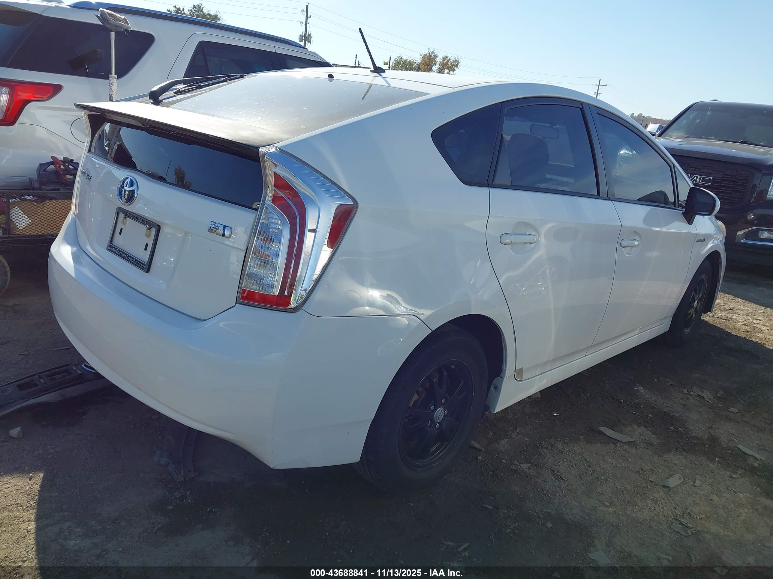 TOYOTA PRIUS image 4
